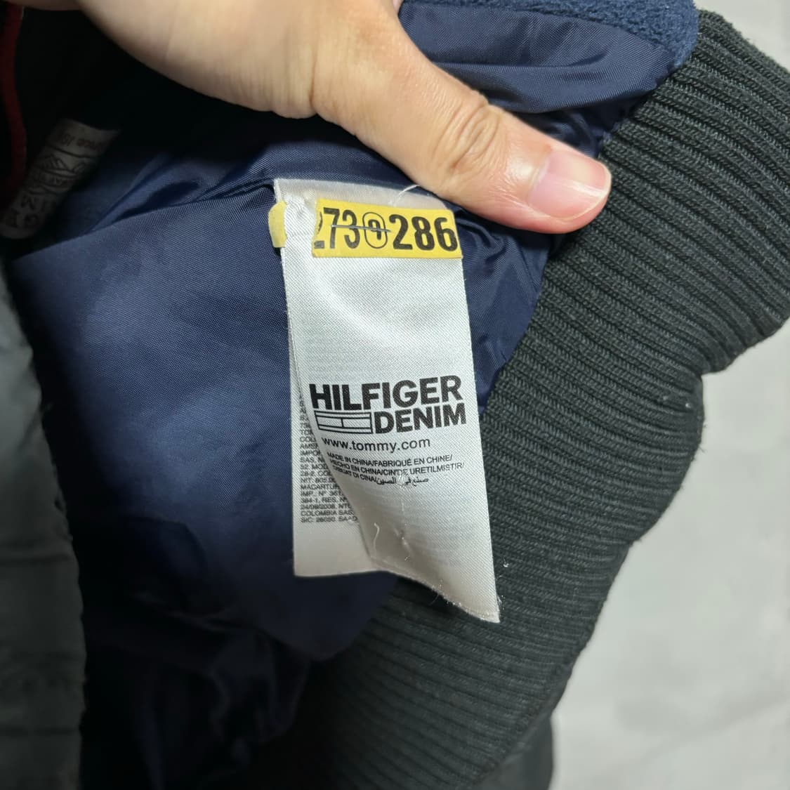 타미힐피거 퀄팅 구스다운 패딩 차콜 상품이미지3