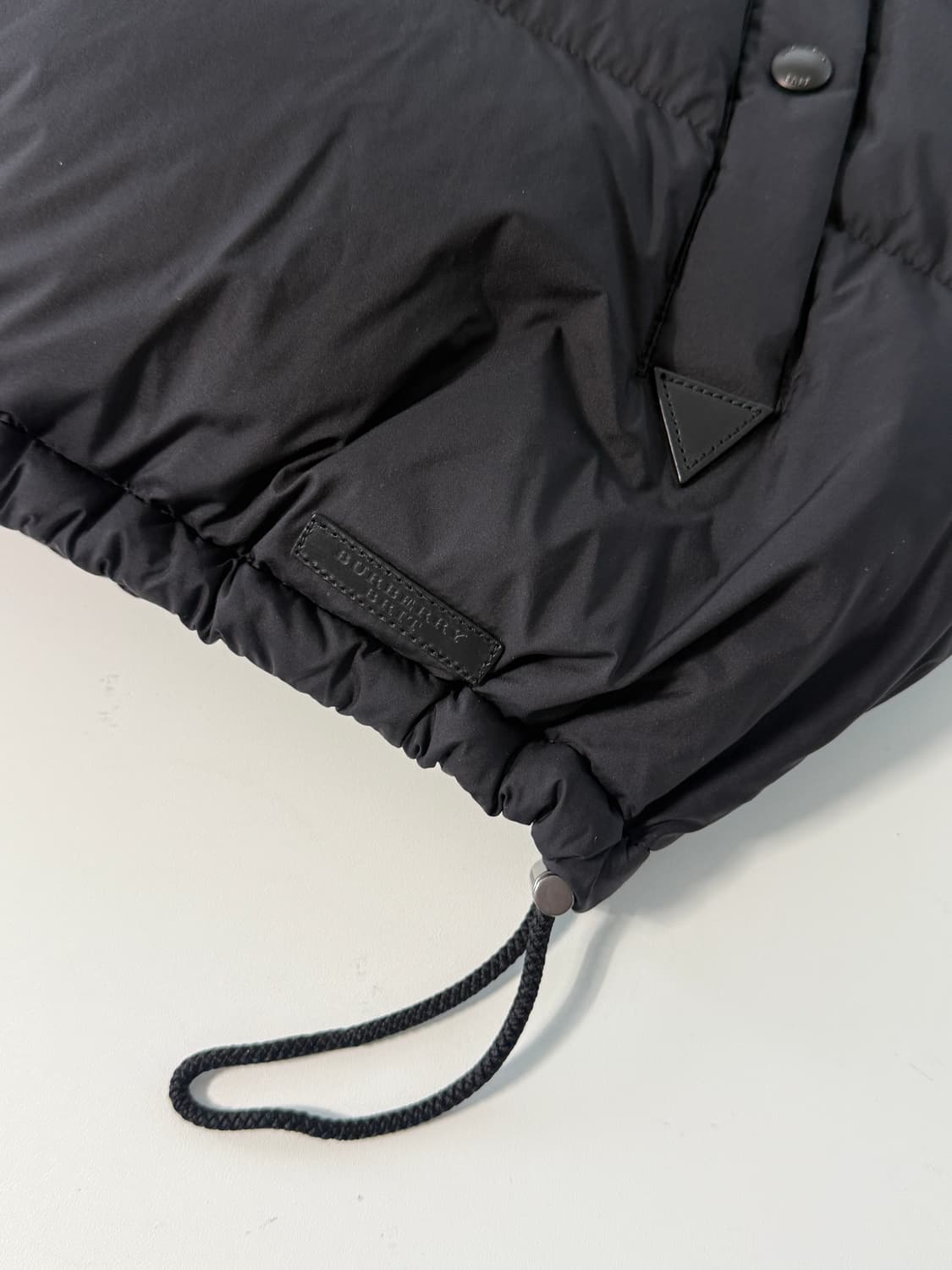 버버리 루즈핏 노바체크 라이닝 구스다운 푸퍼 패딩 베스트 상품이미지4