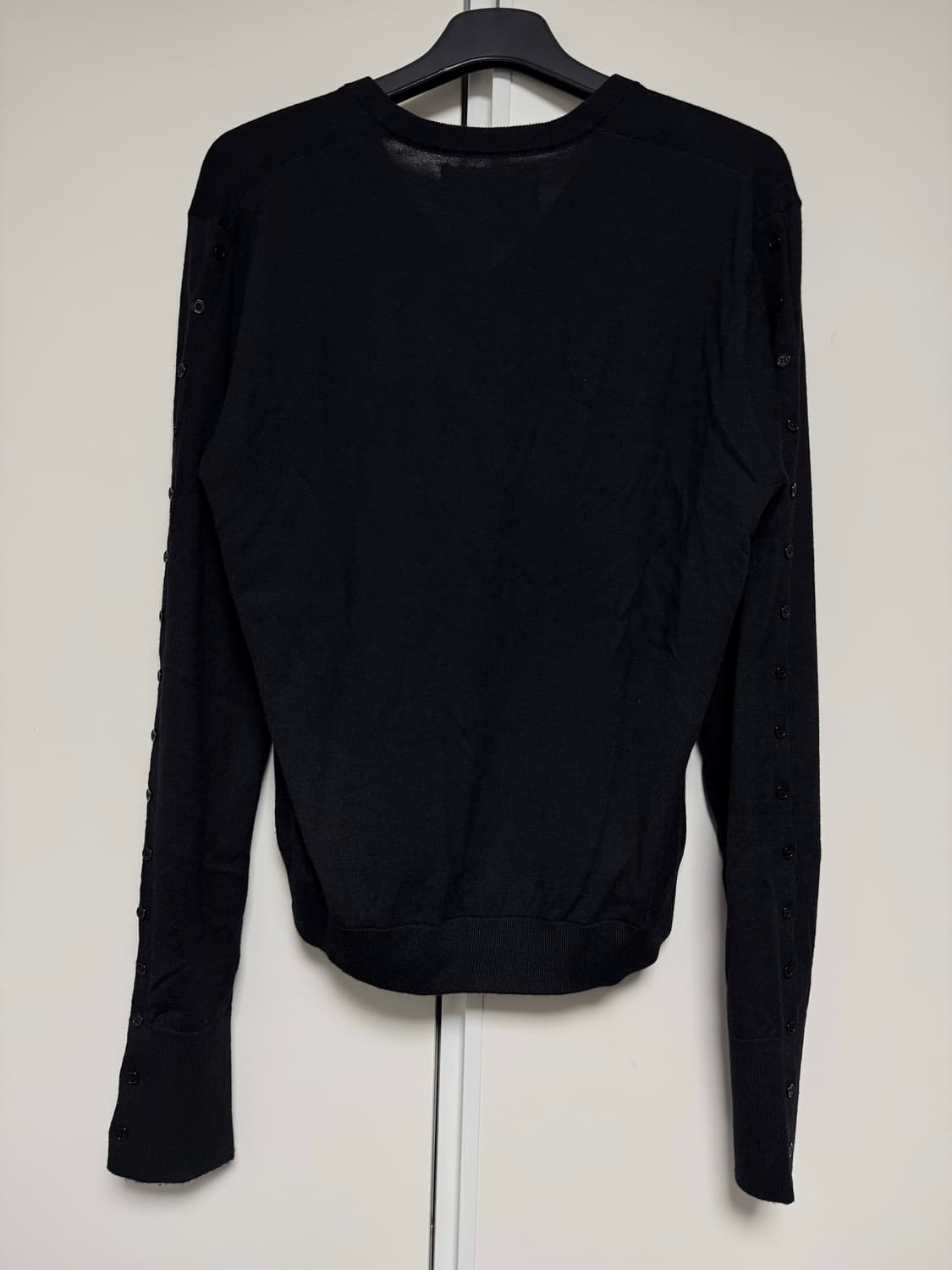 플리즈프로젝트 버튼 브이넥 니트 라이트 블랙 (plzproject) 상품이미지2