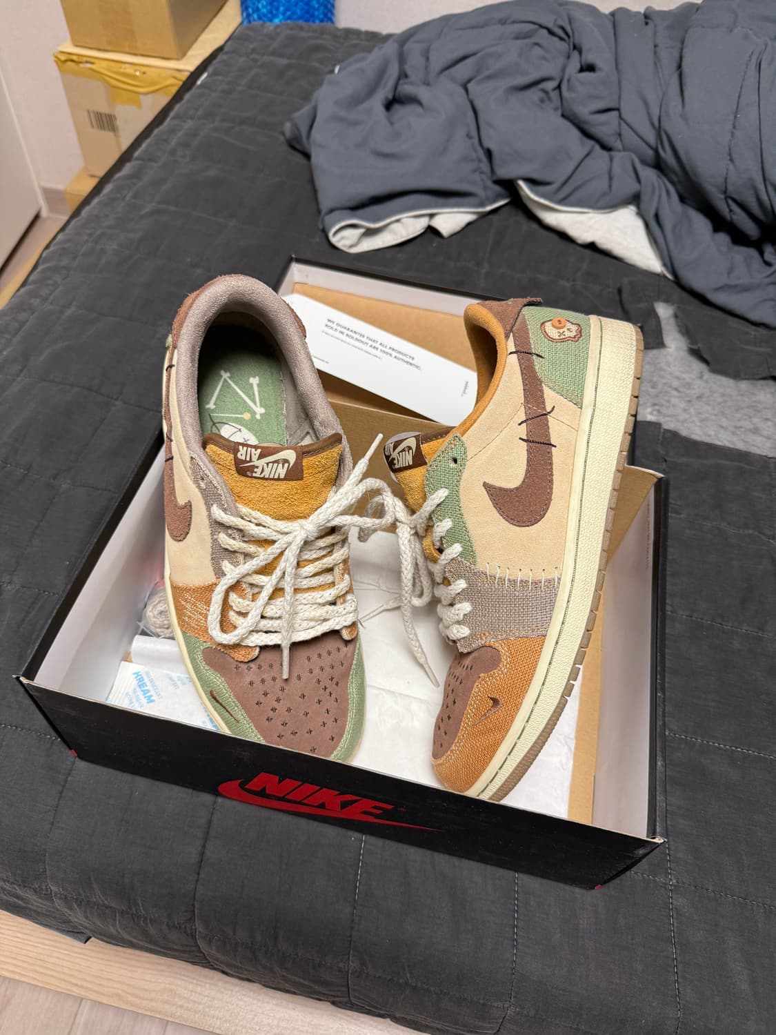 (극미중고)[275]조던1x자이언 로우 OG 플랙스 앤 오일 그린 상품이미지1