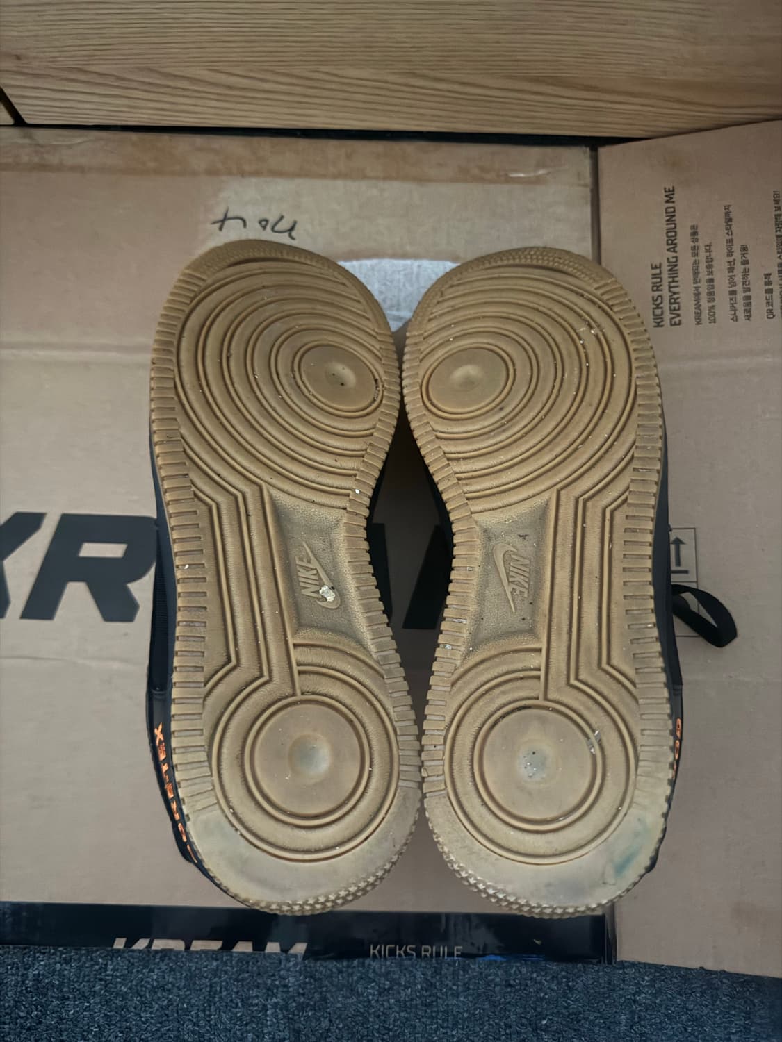 나이키 에어포스 1 로우 고어텍스 블랙 라이트 카본 270 상품이미지6