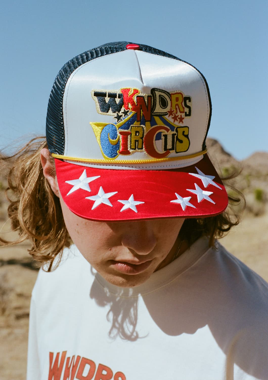 위캔더스 CIRCUS TRUCKER CAP (RED) 상품이미지1