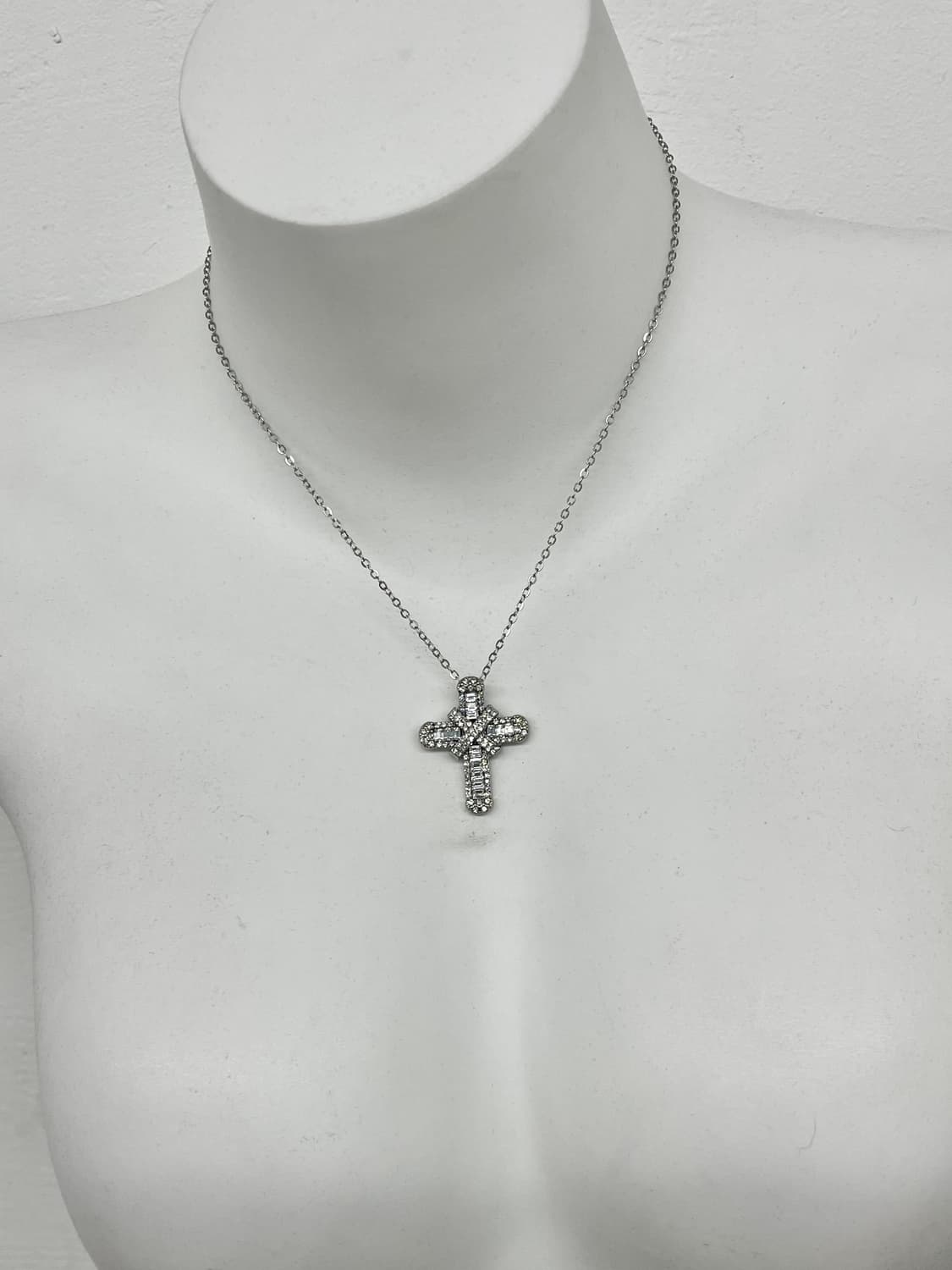 큐빅 십자가 네크리스 상품이미지1
