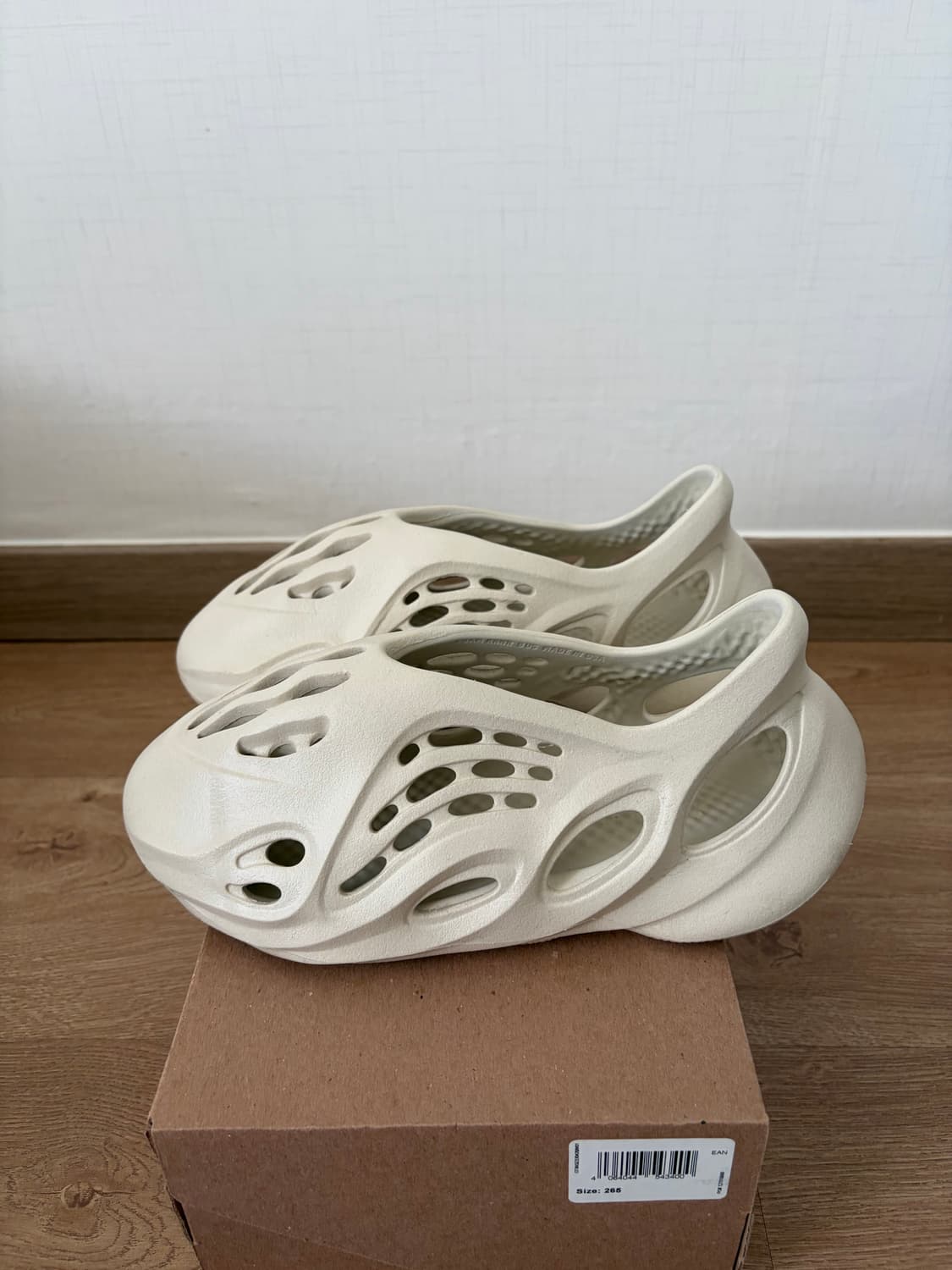 아디다스 이지 폼러너 샌드 상품이미지3