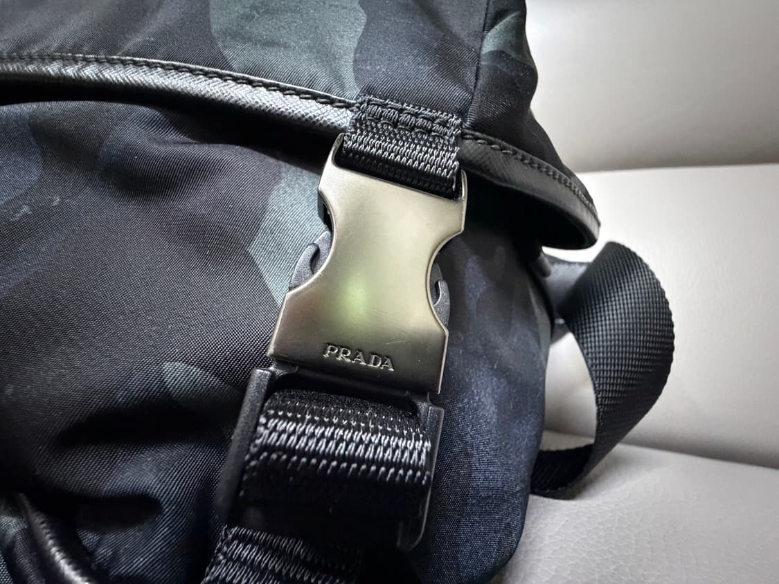 프라다 바이커백 카모 라지 VA0991 상품이미지4