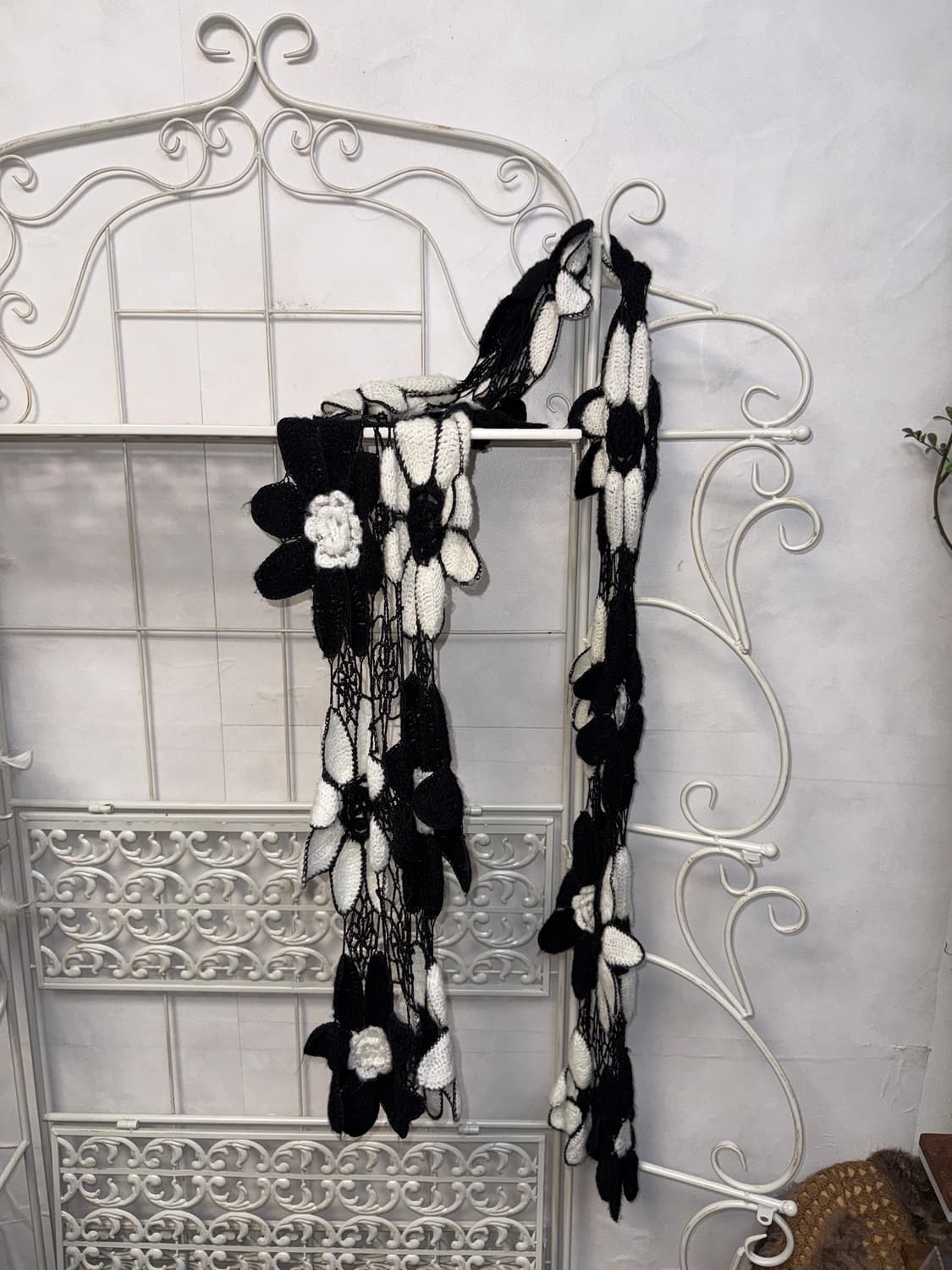 Black & white flower crochet muffler 상품이미지1