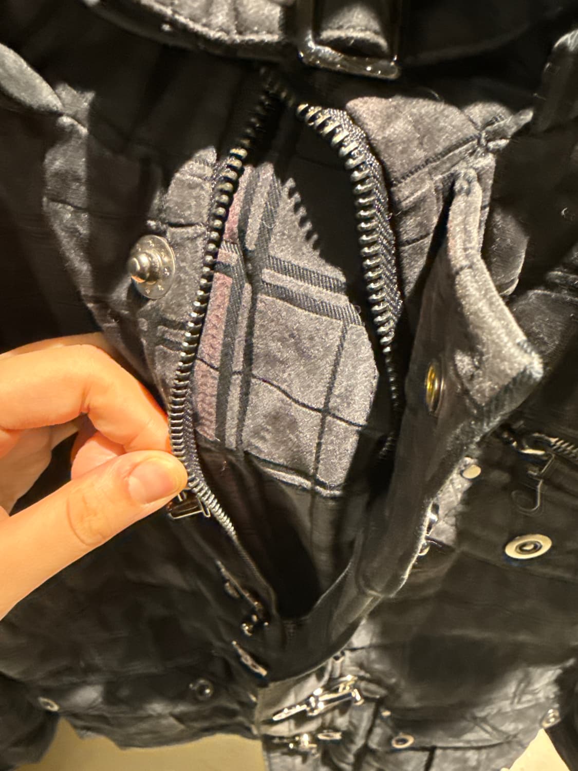 In The Attic 체크 패턴 버클디테일 퍼 후드자켓  상품이미지10