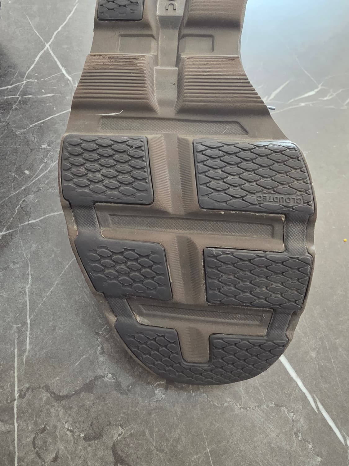 온파프 온러닝 파프 클라우드몬스터 브라운 290 상품이미지6