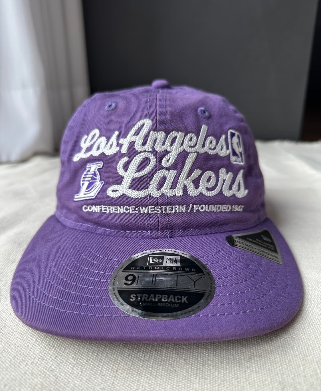 뉴에라 LA 레이커스 9FIFTY 레트로 크라운 스트랩백 퍼플 S/M 상품이미지3