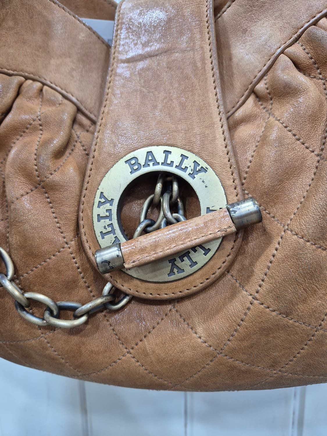 발리 모린T 퀼팅 가죽숄더백 상품이미지6