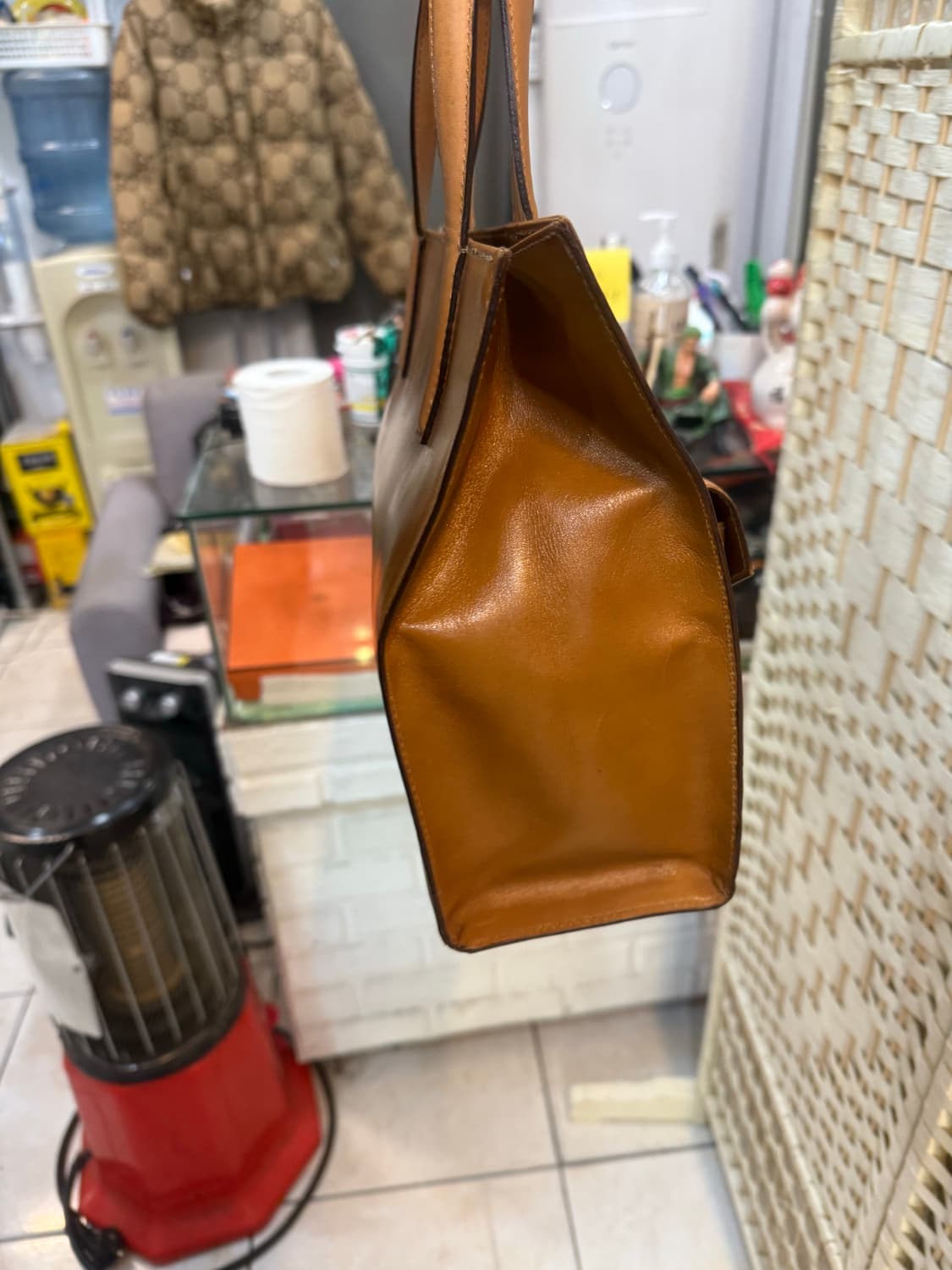 정품 펜디 레더 토트백 팝니다 상품이미지5