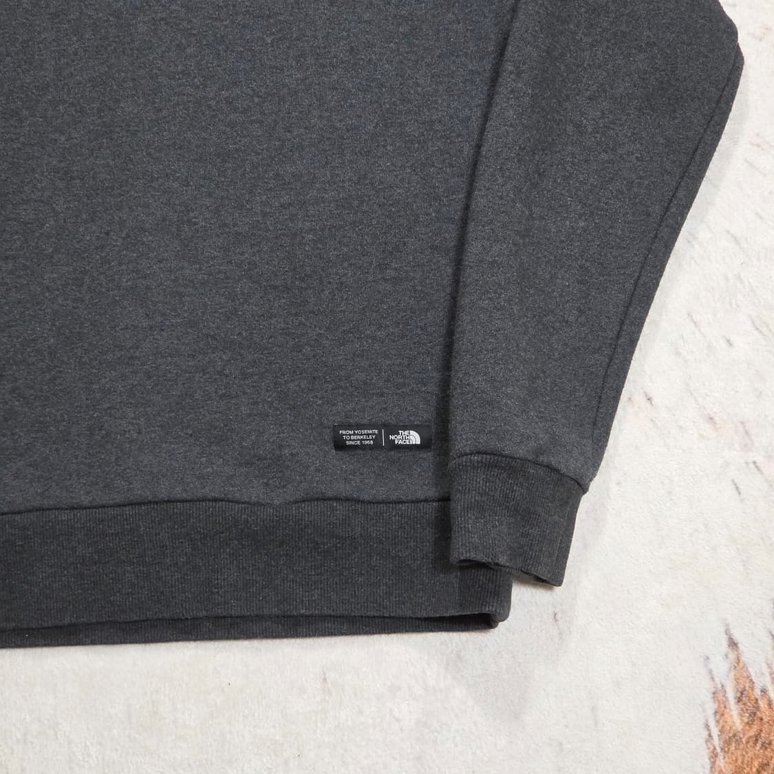 노스페이스 챠콜 하이넥 맨투맨 상품이미지3