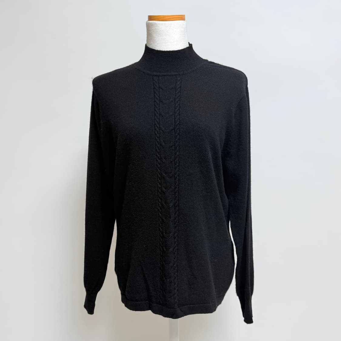 [캐시미어 100%] 블랙 하트넥 긴팔 니트 M~L 상품이미지1