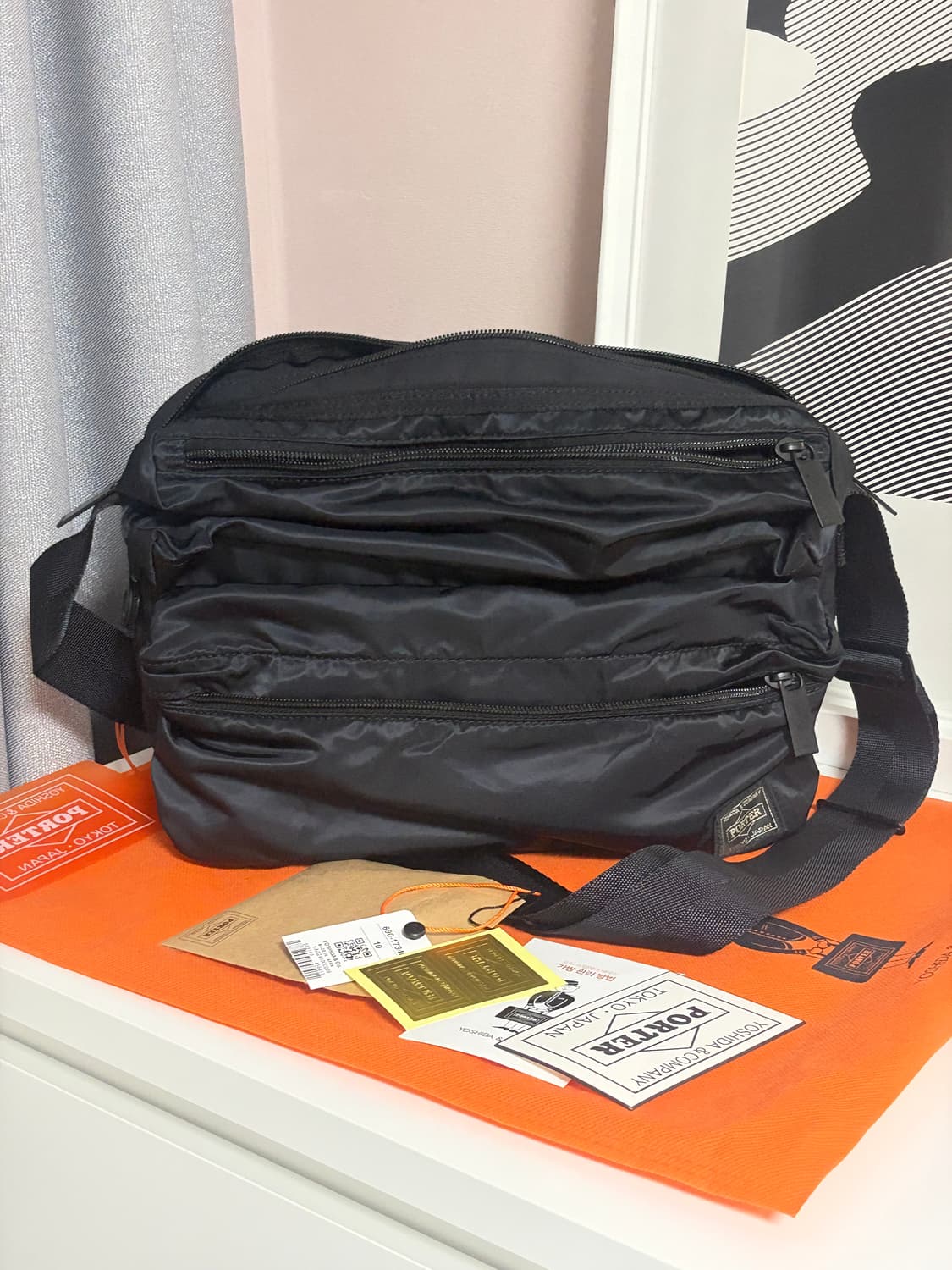 포터 프레임 숄더백 S 스몰 블랙 상품이미지1