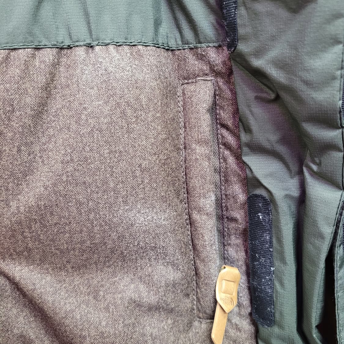 노스페이스 HYVENT 패딩 그린/브라운 배색 상품이미지10