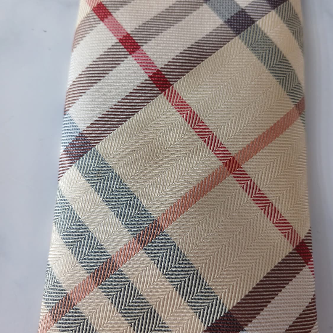 버버리 실크 베이지 체크 넥타이 9.5cm A등급 A19480
 상품이미지8