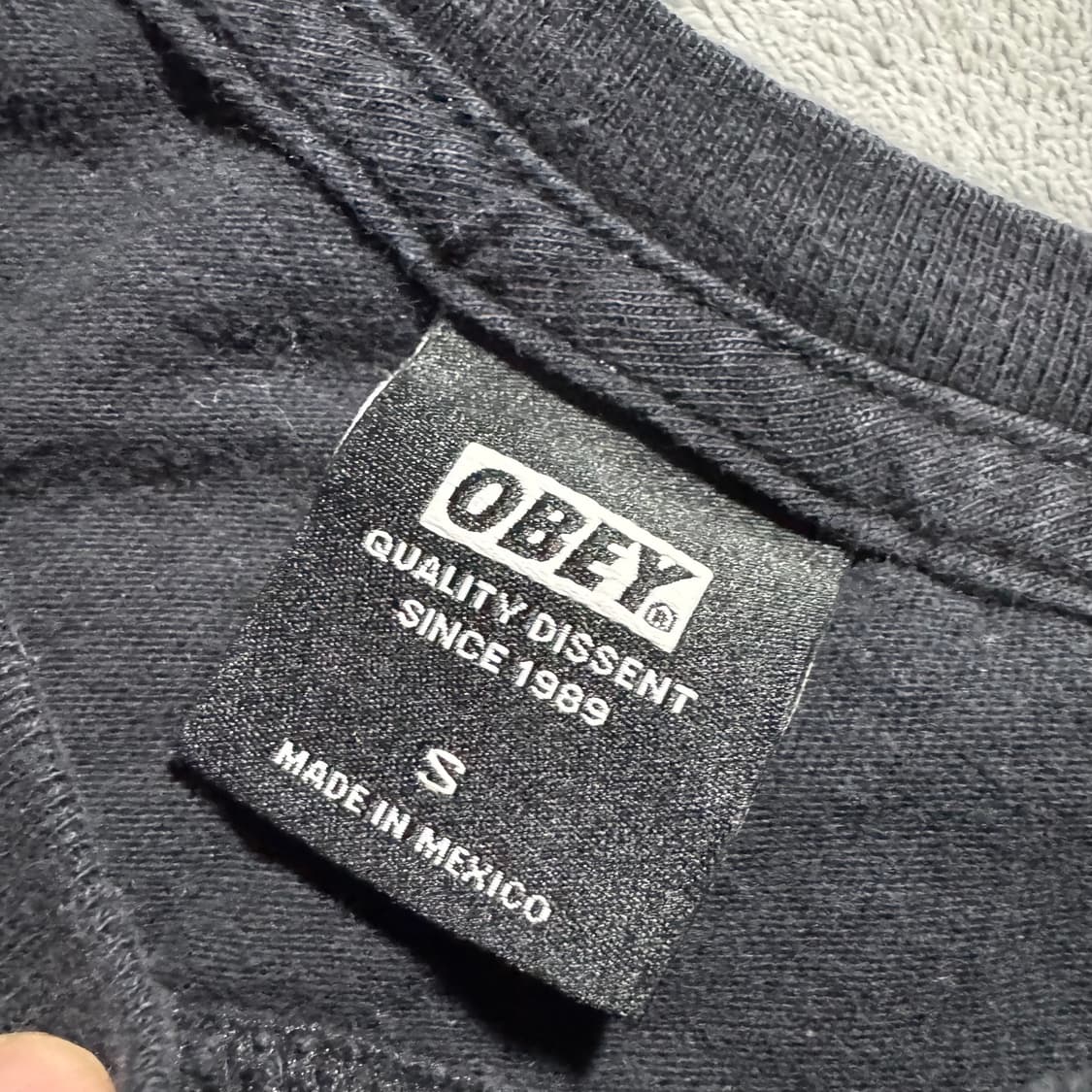 오베이 가슴 스몰로고 백프린팅 반팔 상품이미지5