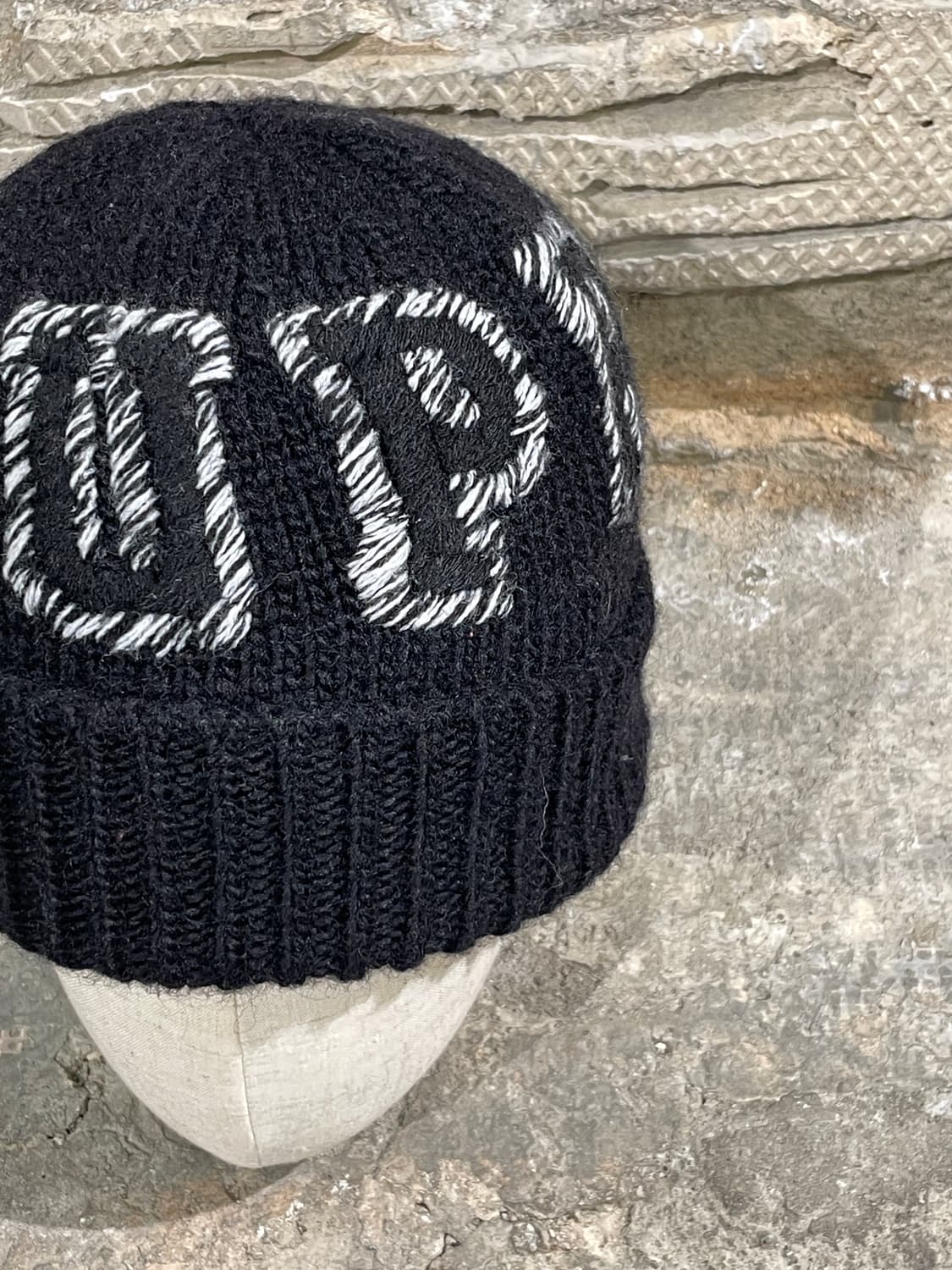 슈프림 23F/W 블랙 트위스트 비니 상품이미지8