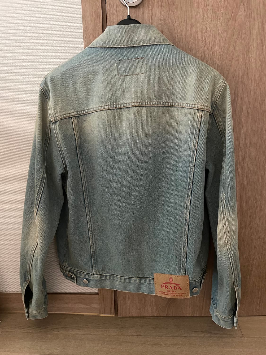 프라다 23SS 데님 트러커 자켓 상품이미지2