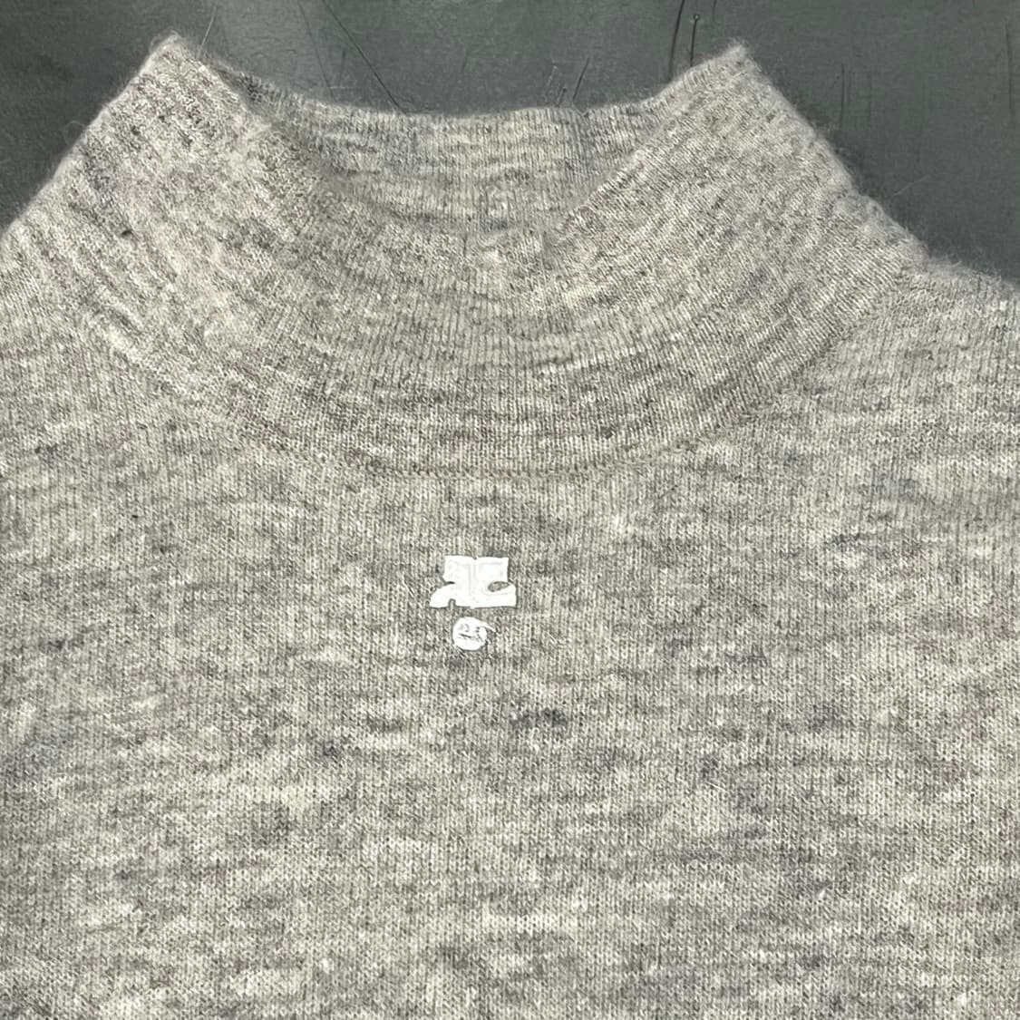  꾸레쥬 로고 하이넥 하프 니트 y16352 상품이미지4