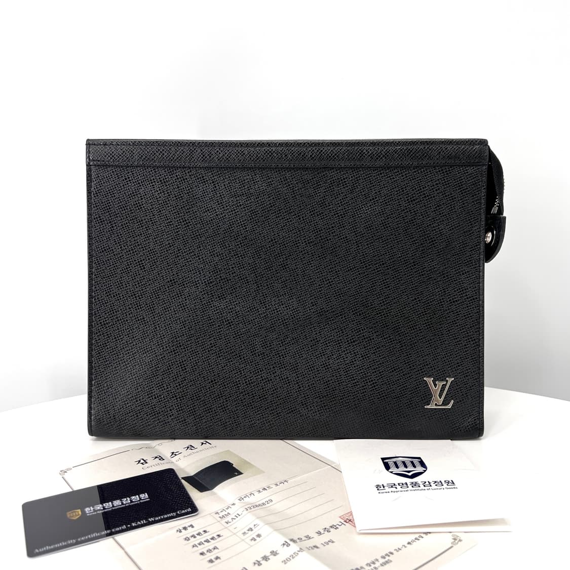 루이비통 LV 타이가 포쉐트 보야주 클러치백 블랙 (M30450) 상품이미지2