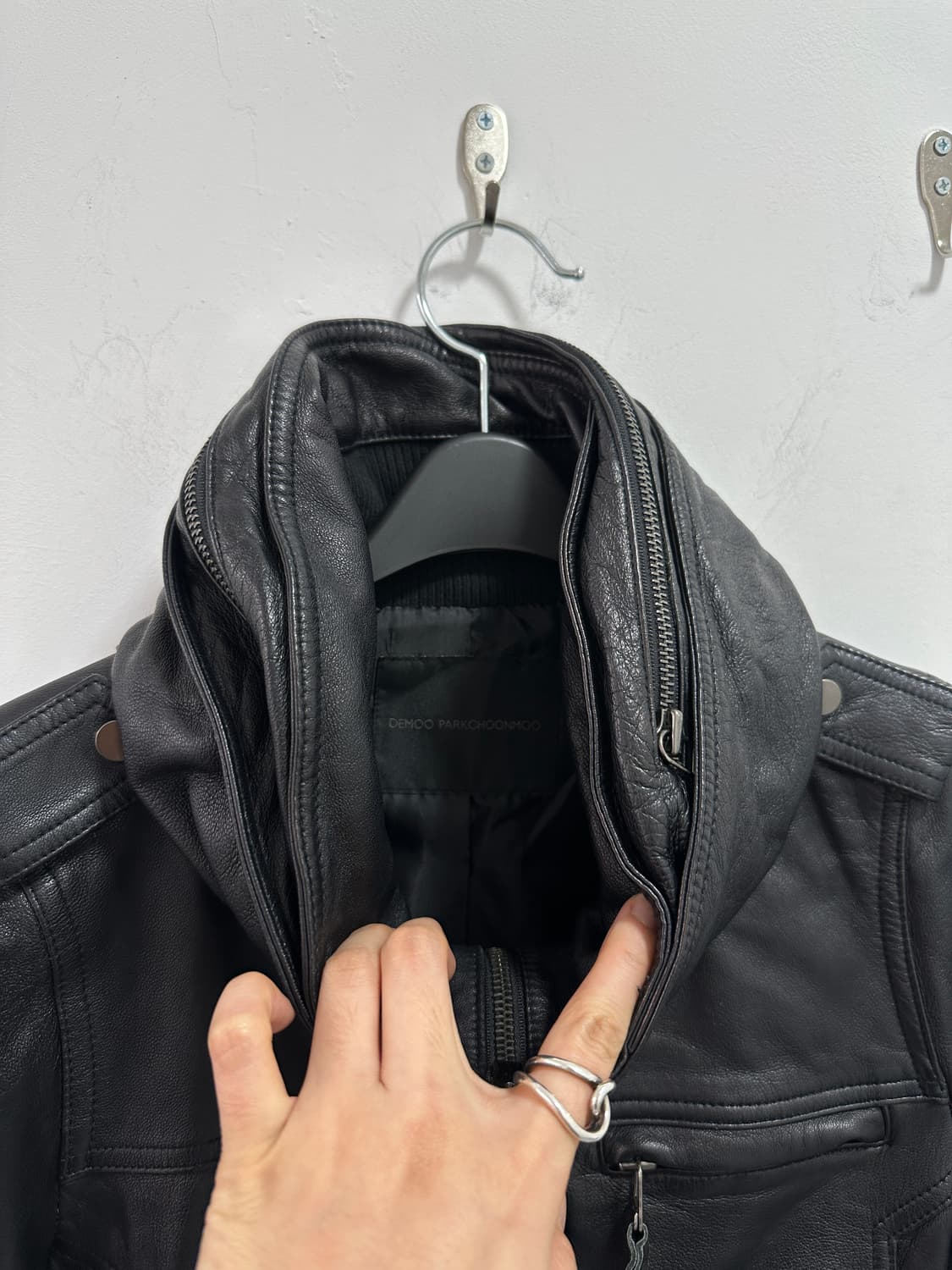 DEMOO lamb skin high neck leather bomber 상품이미지8