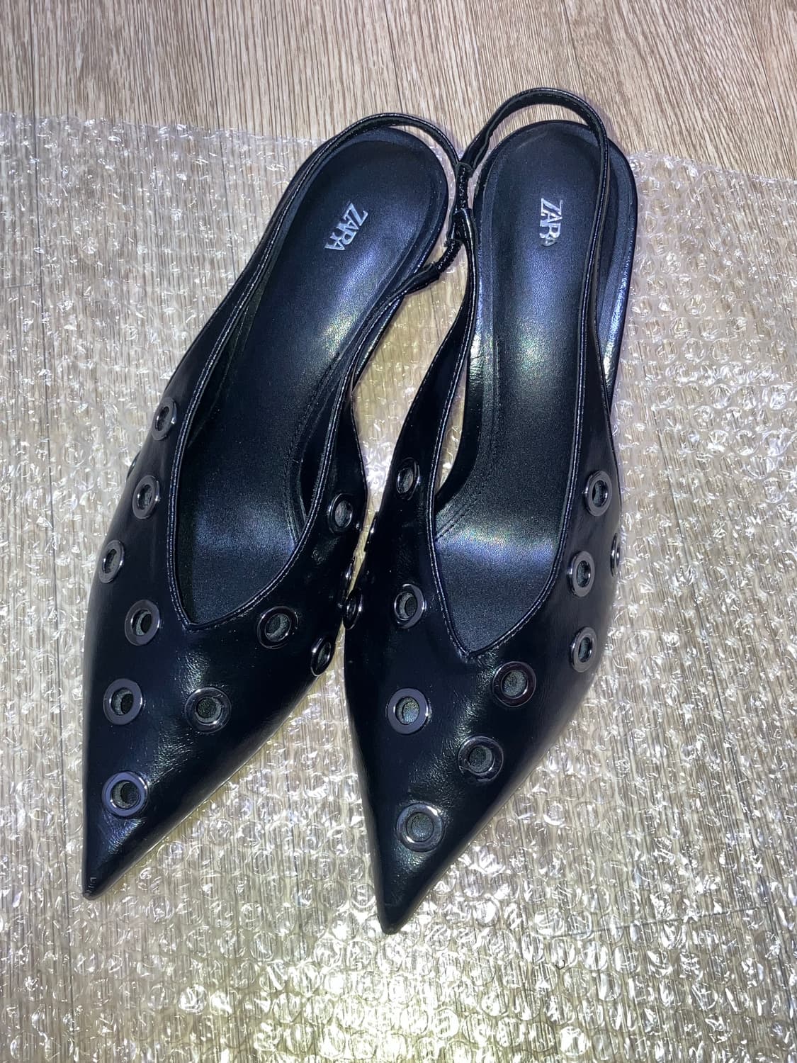 ZARA 가죽 버튼 홀 백리스 슈즈 상품이미지3