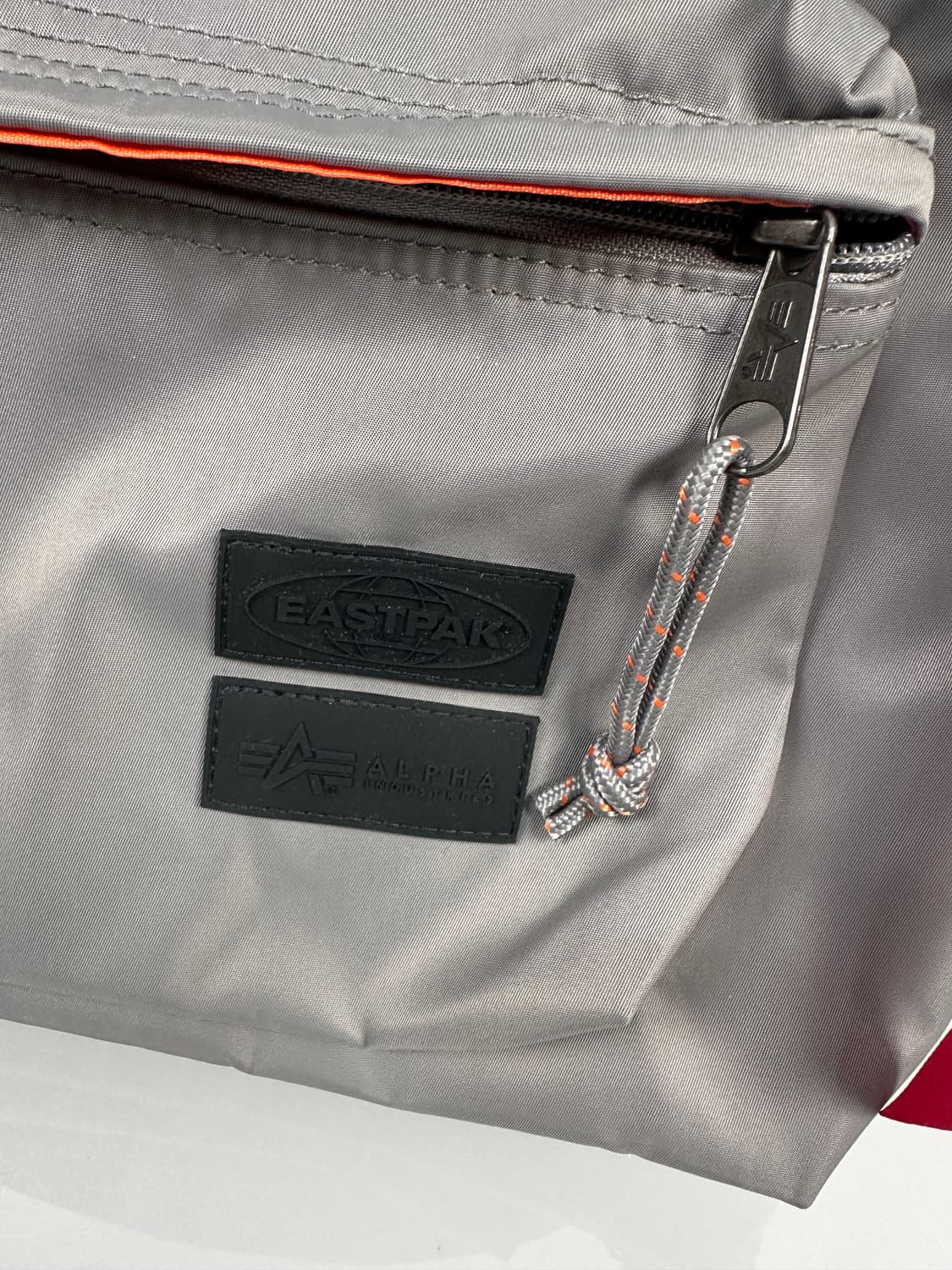 알파인더스트리 남녀공용 알파 X 이스트팩 패딩 백팩 그레이 상품이미지2