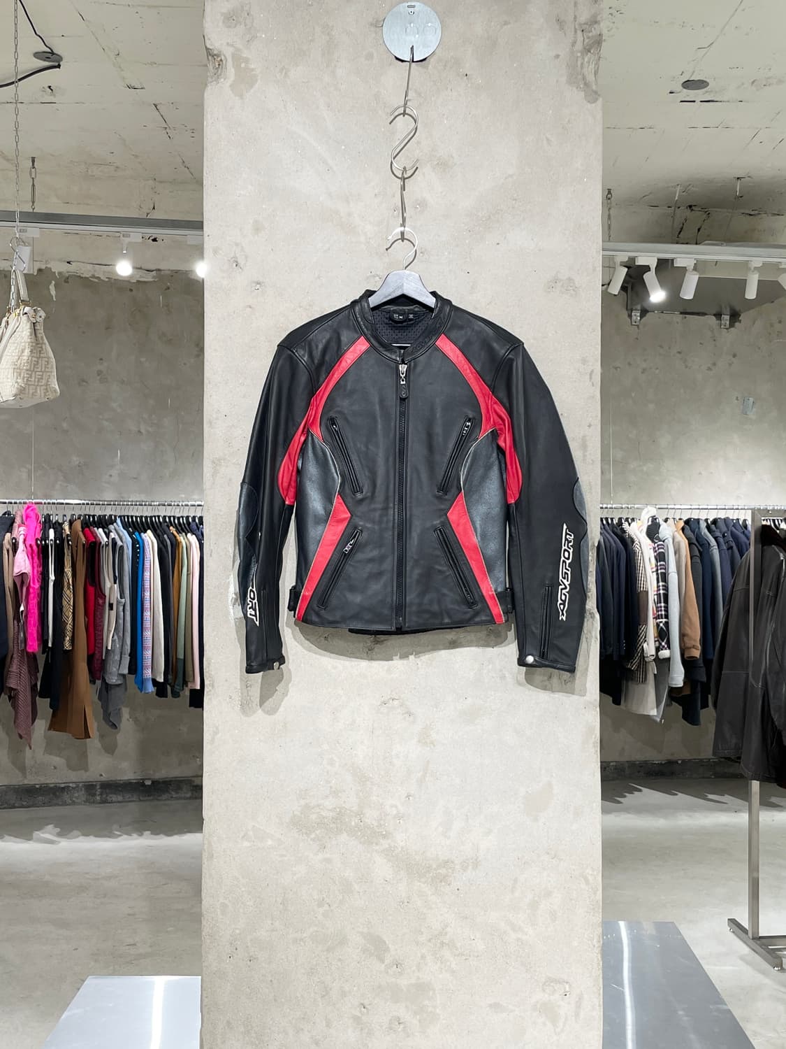 AGV 스포츠 블랙 앤 레드 바이커 레더 자켓 상품이미지1