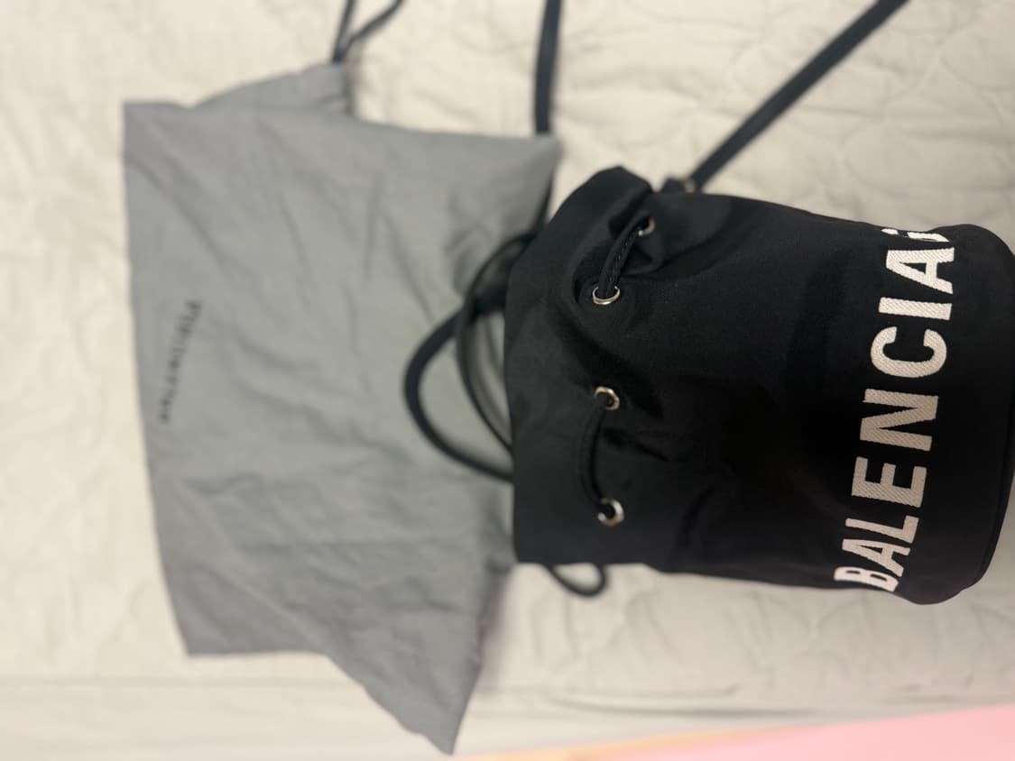 발렌시아가 버킷백 상품이미지1