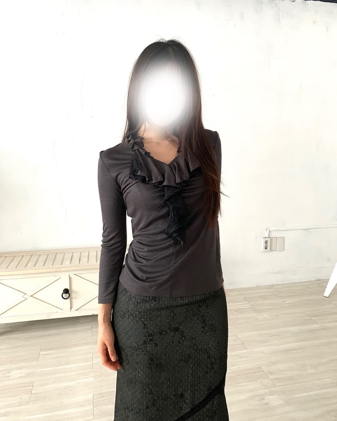 Feminine Charcoal Ruffle Blouse 상품이미지1