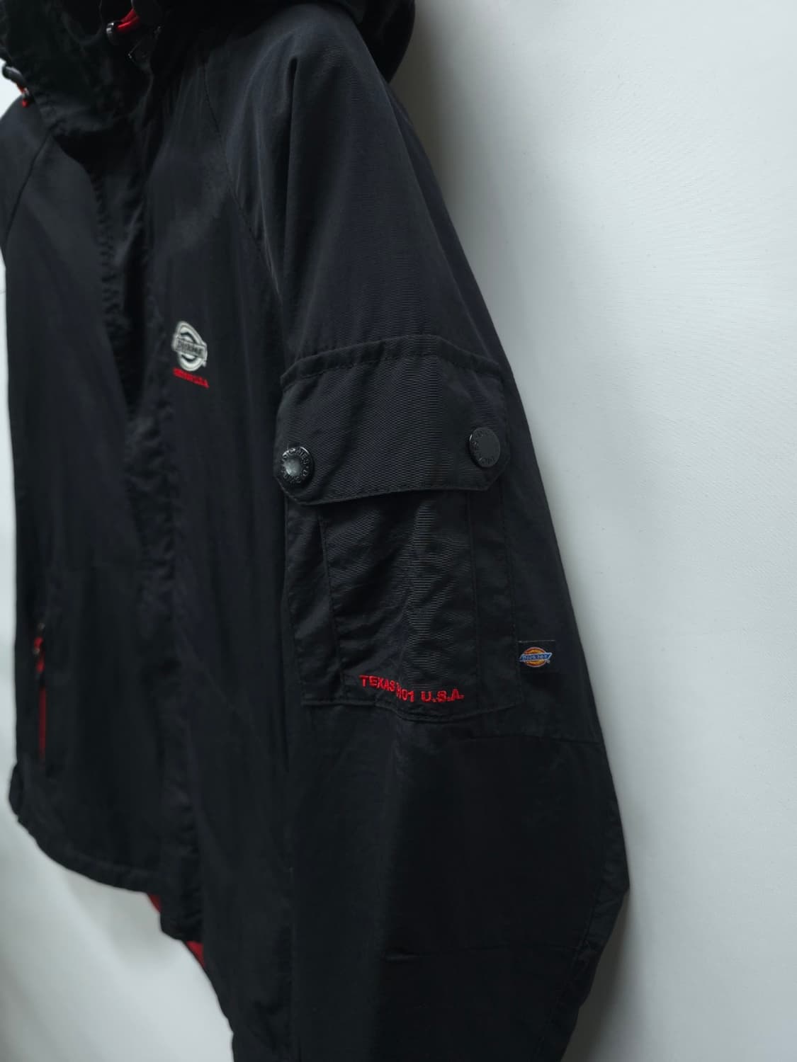 ​디키즈 여성 블랙/레드 배색 후드 바람막이 자켓 (S 사이즈) 상품이미지4