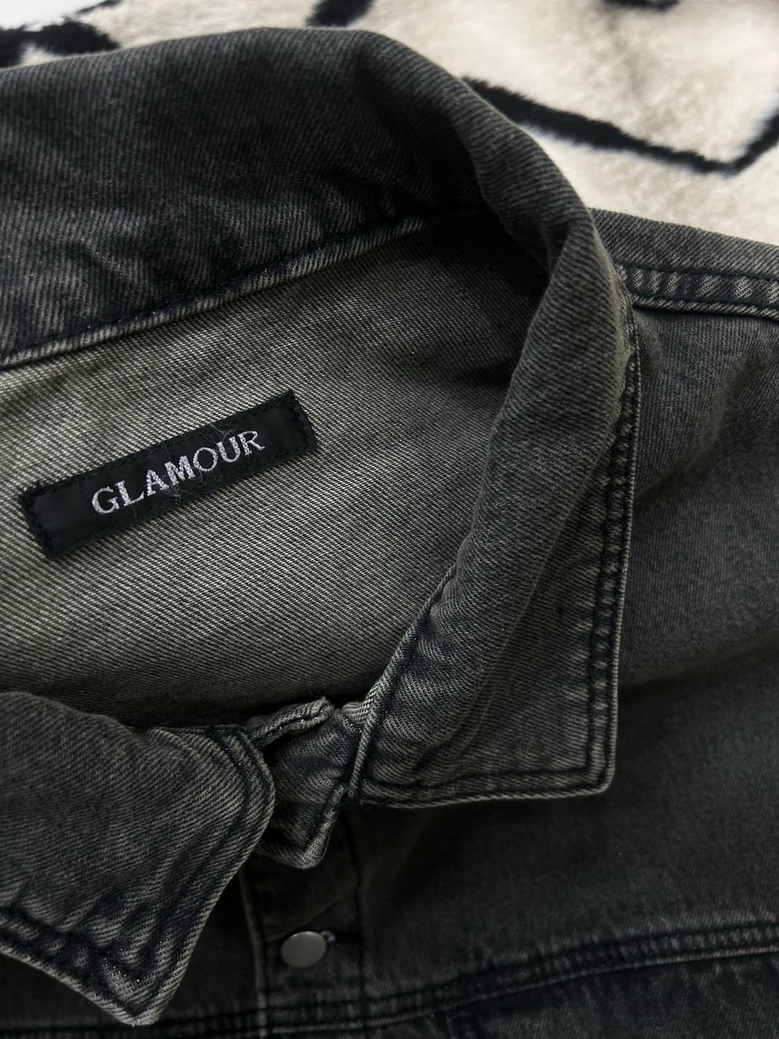 [실측2XL]Glamour 투포켓 흑청 데님 트러커 자켓 상품이미지4