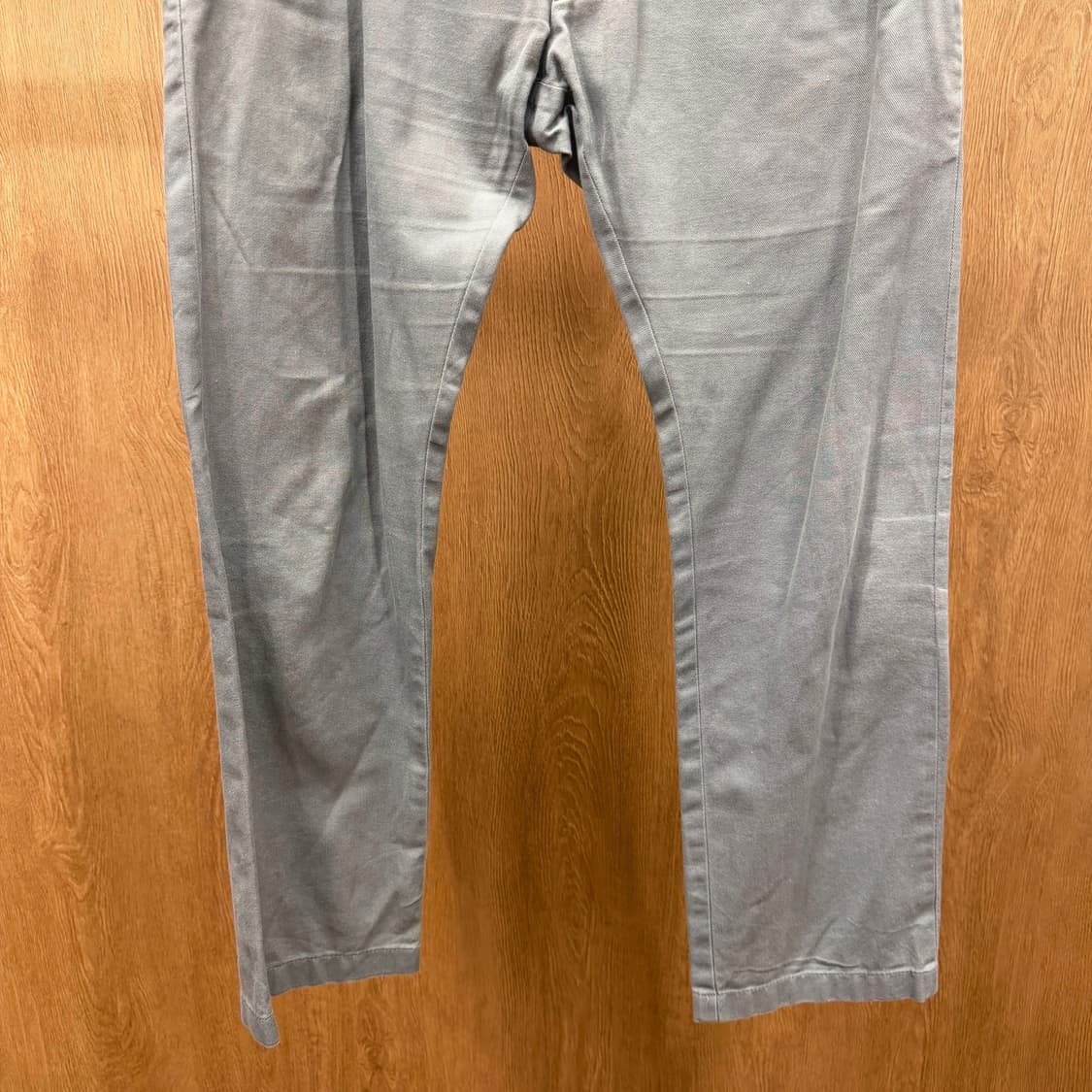 디젤 코튼 팬츠 사이드 레더 스트랩 로고 메탈 장식 스트레이트핏 그레이 상품이미지5