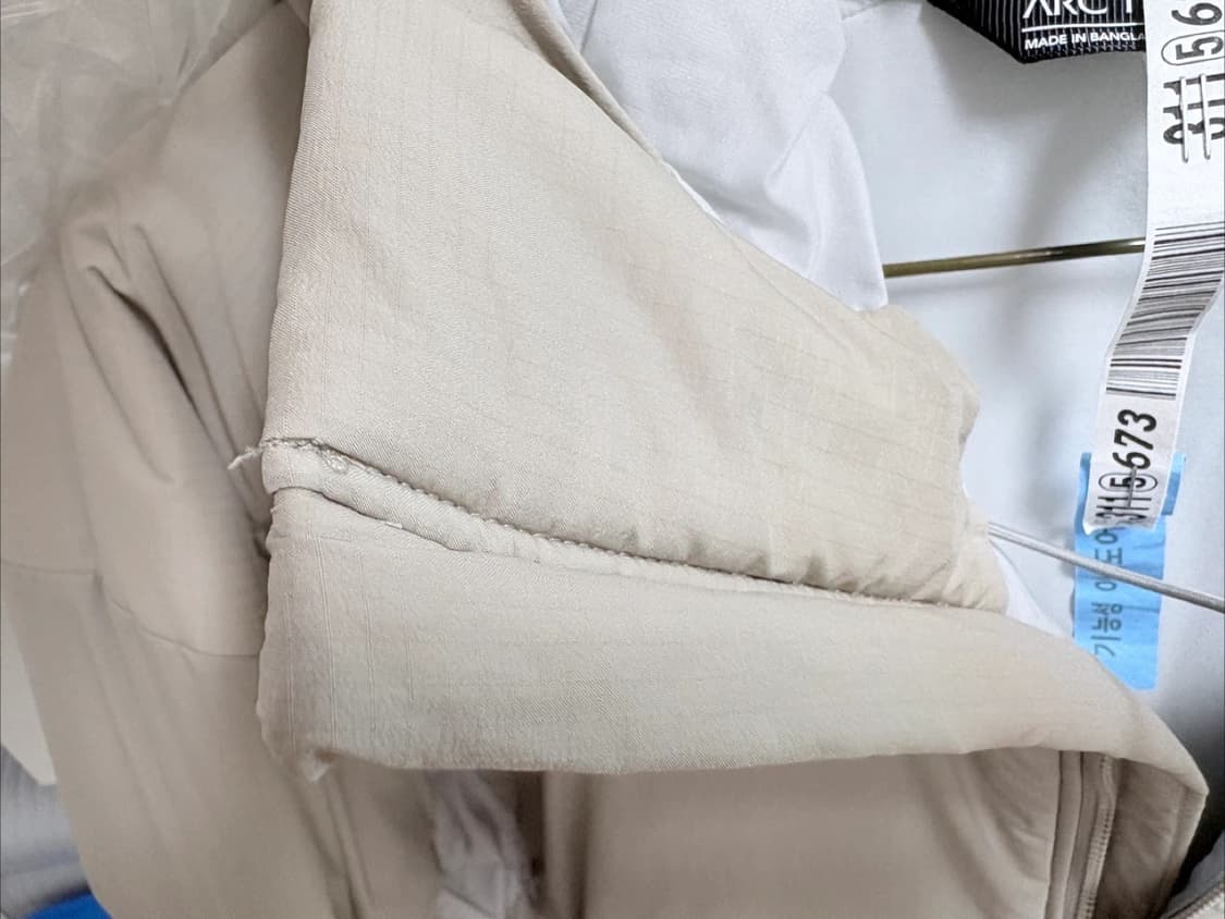 아크테릭스 아톰 헤비웨이트 룬 색상 L 사이즈 크림가 66만원 + 수수료 상품이미지5