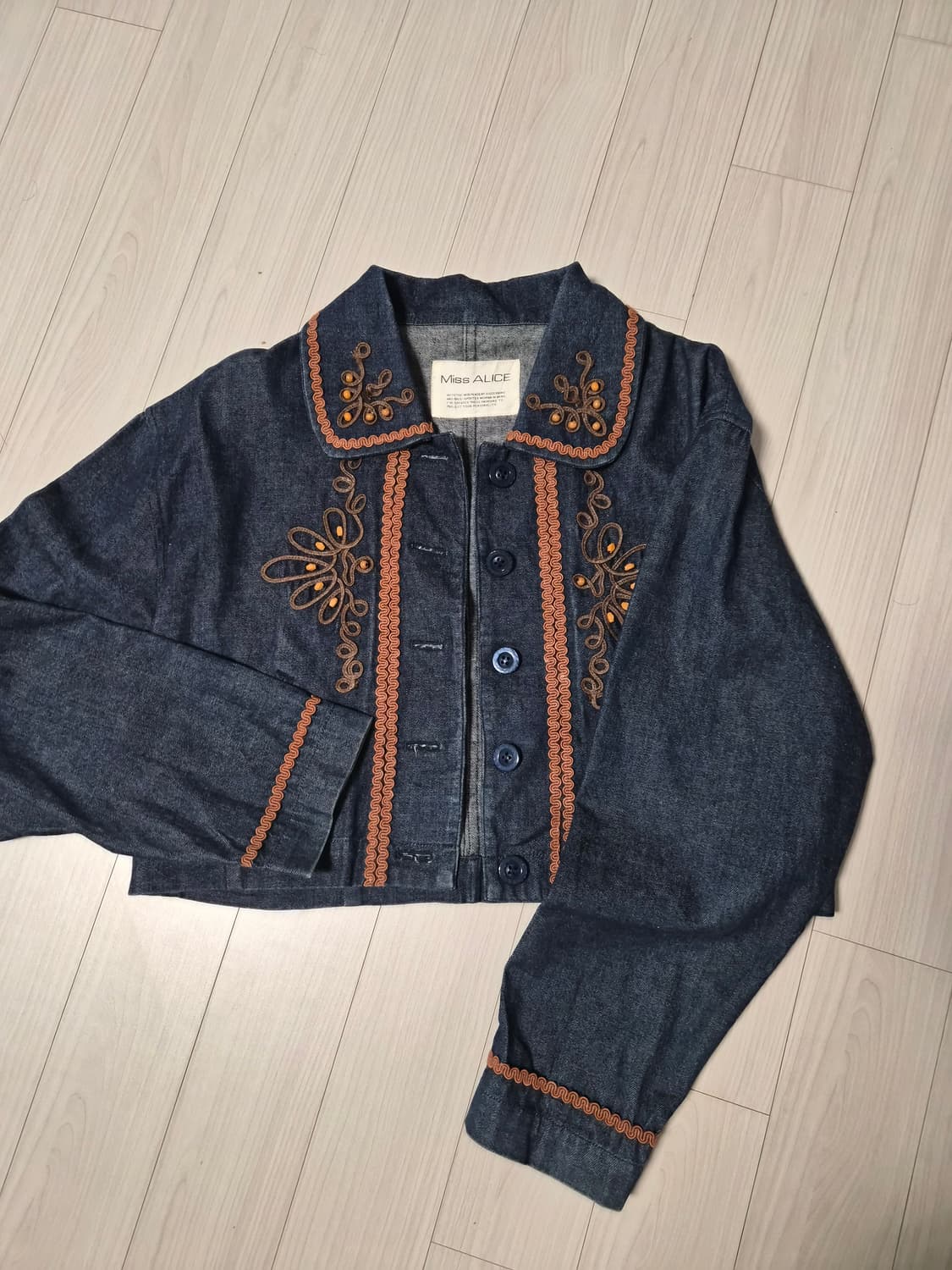 미스 앨리스(Miss ALICE) 자수&비즈 데님 크롭 자켓 상품이미지1