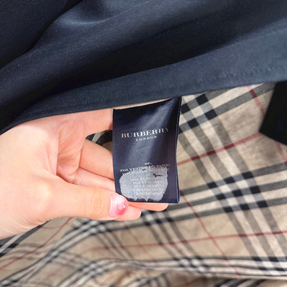 버버리 런던 클래식 싱글 맥코트 노바 체크 라이닝 히든 버튼 디테일 블랙 상품이미지7