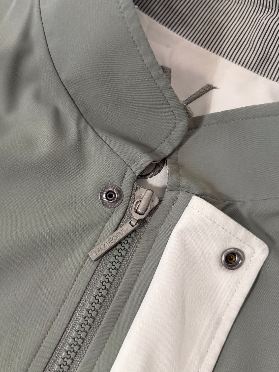 입생로랑 90‘s 오버핏 카키 폴리쉘 미니멀 블루종 자켓 상품이미지7