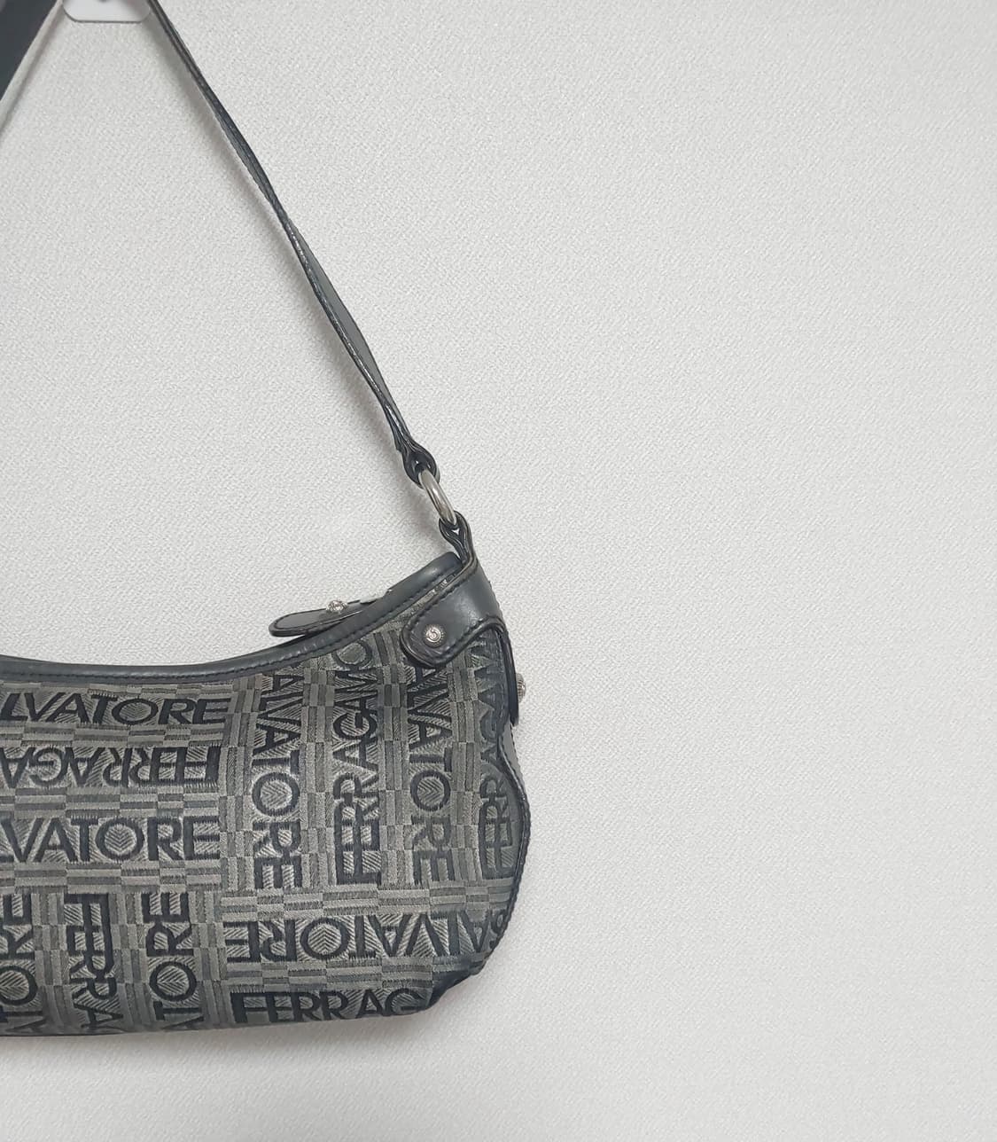 페라가모 캔버스 로고 숄더 호보백 (정품) 상품이미지5