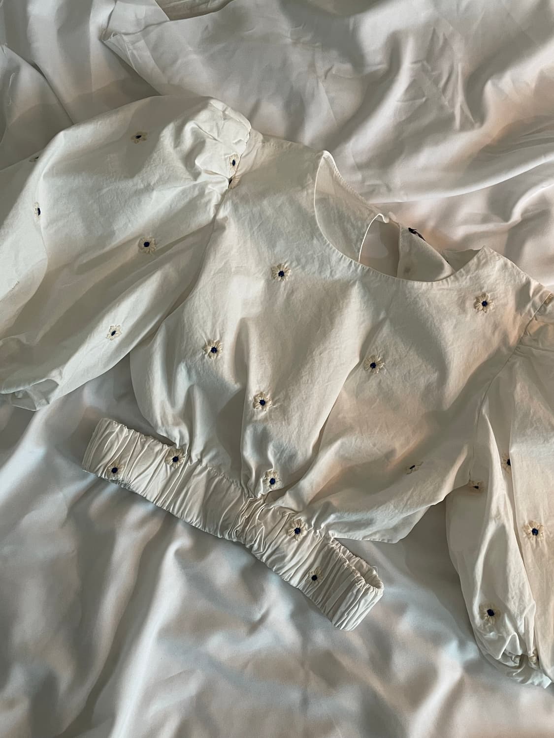 자라 플라워 자수 퍼프 블라우스 상품이미지1