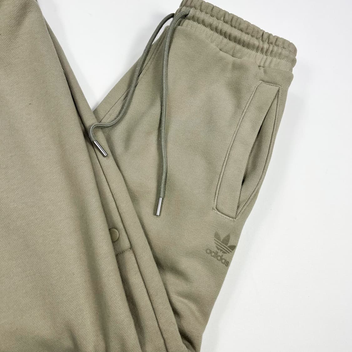아디다스 트레포일 사이드 버튼 카키 조거팬츠 (S) 상품이미지1