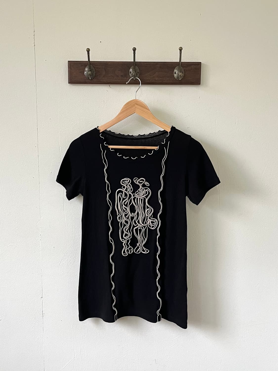 sutfeso 블랙 드로잉 티셔츠 상품이미지1