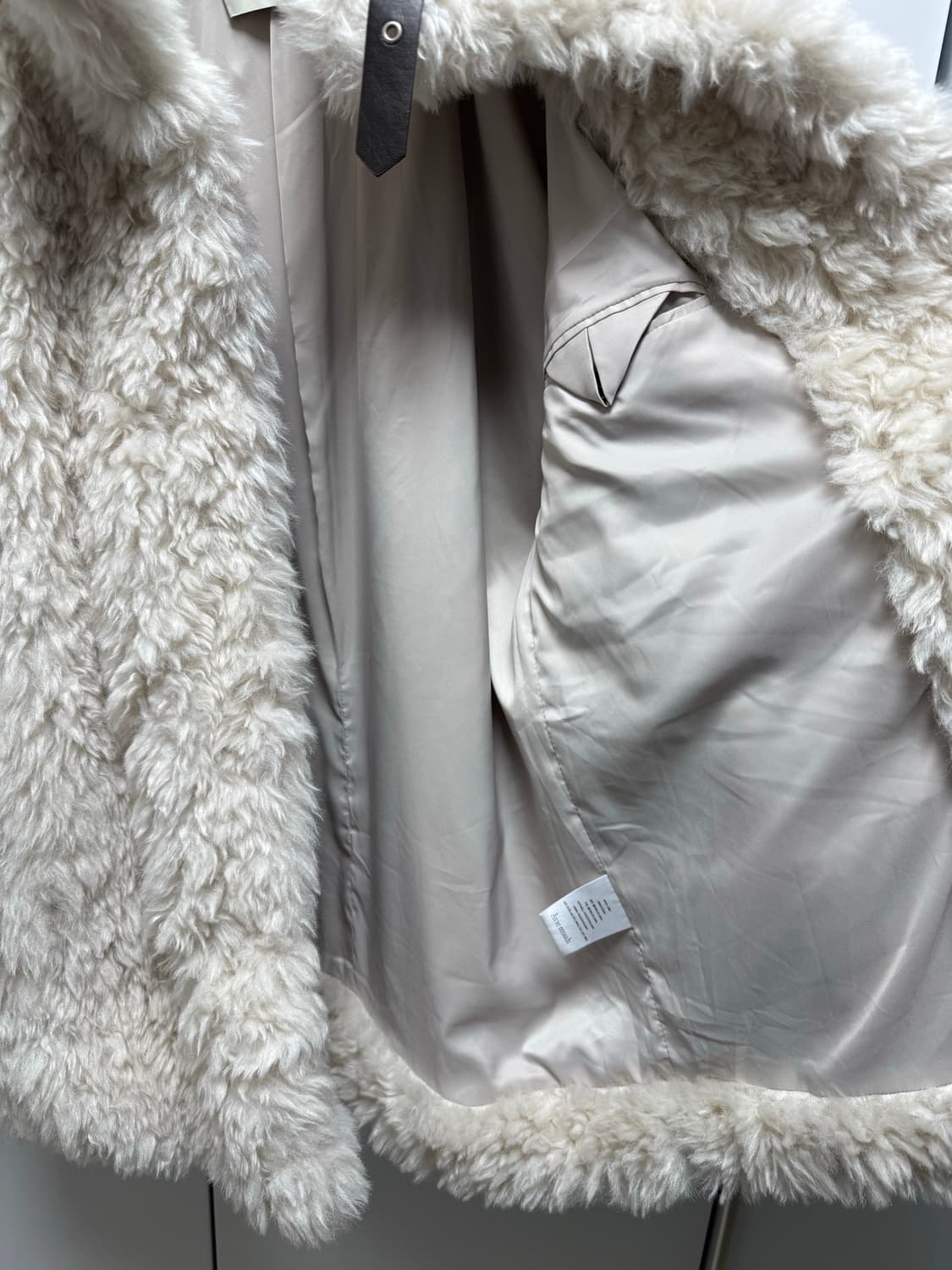 아비에무아 버클디테일 페이크 퍼 코트 상품이미지6