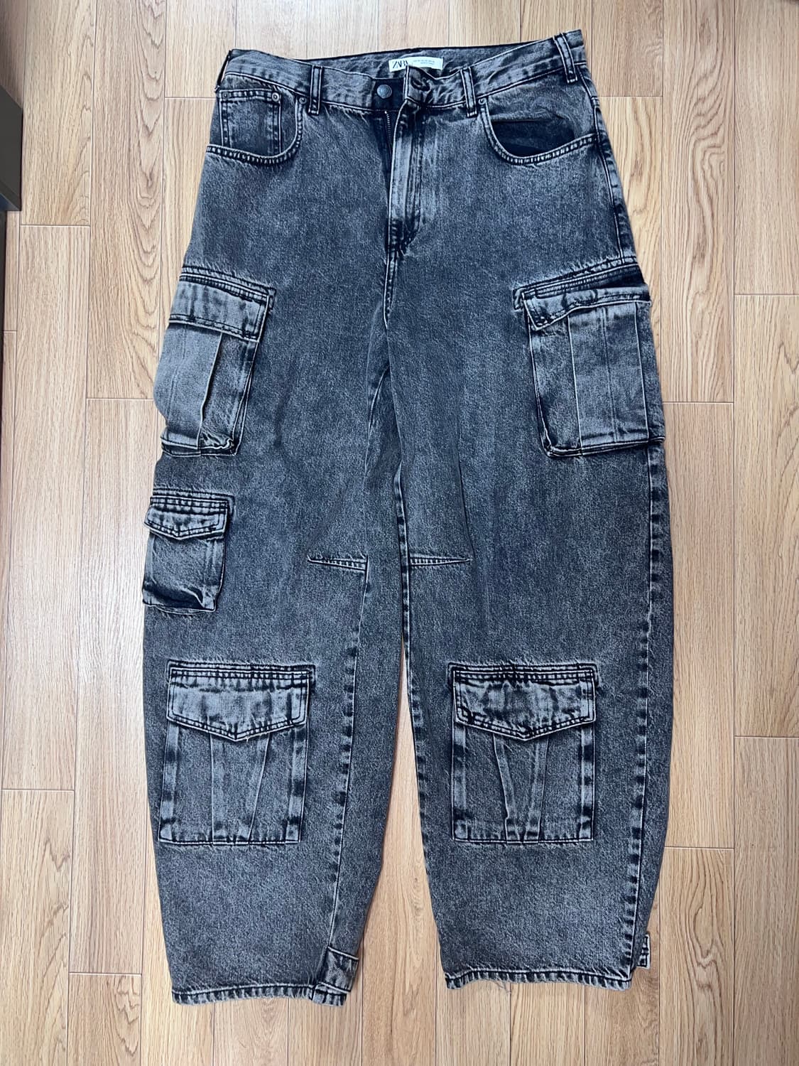 자라 유틸리티 카고 진 블랙 상품이미지1