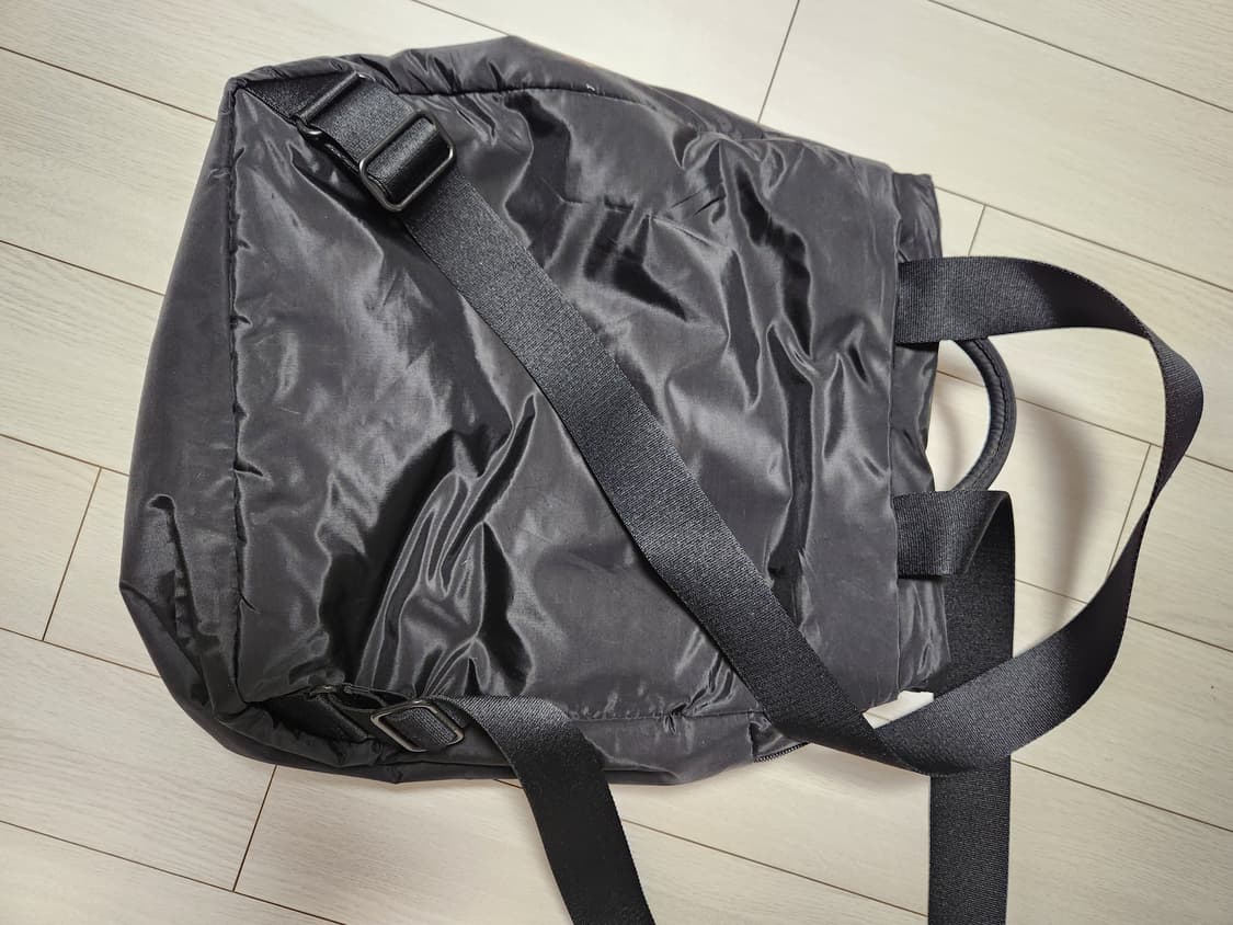 만다리나덕 백팩 AIRBAG 

가로32
세로35
폭9.5

사용감외에  상품이미지3