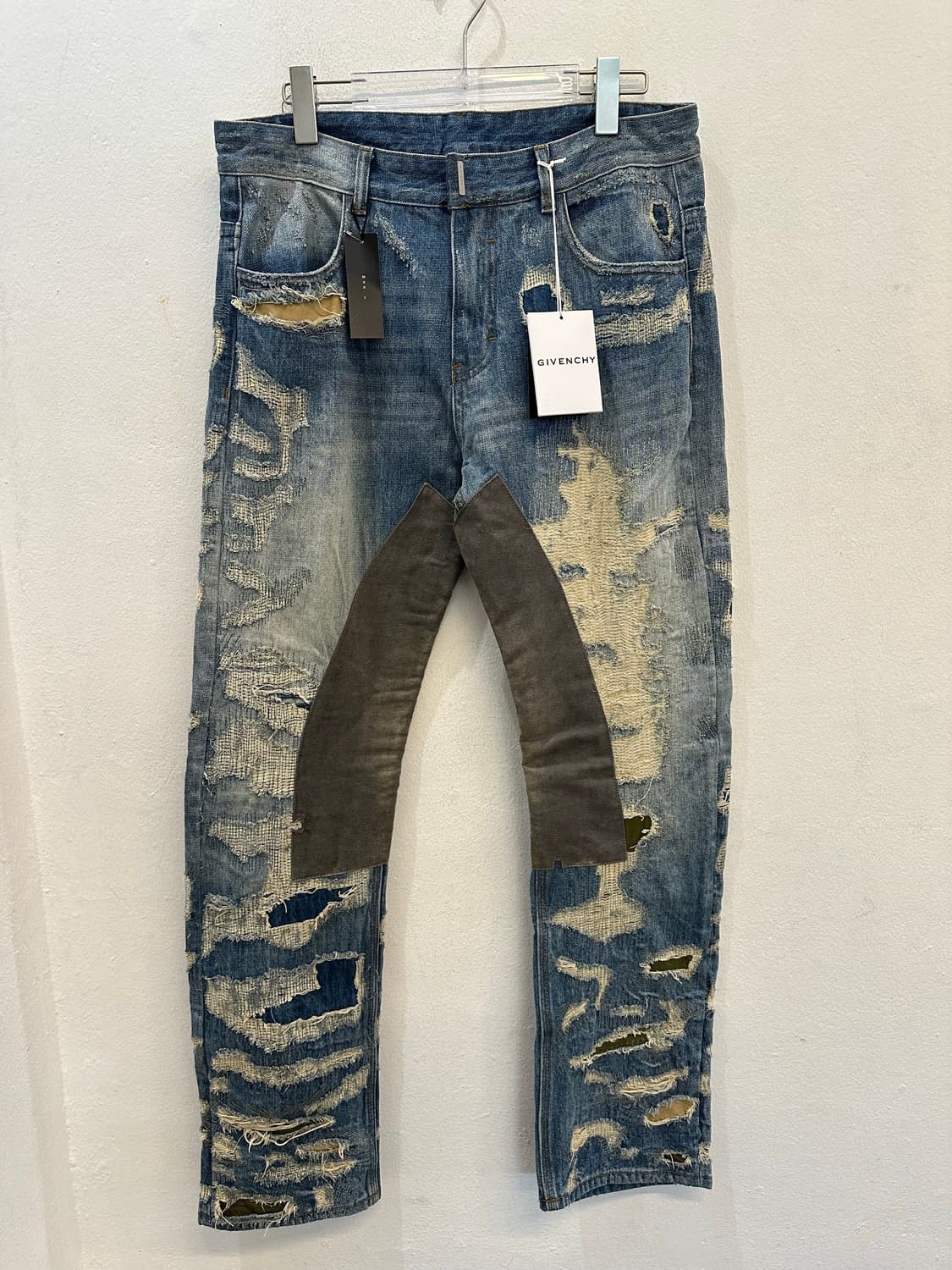 Givenchy damage detail denim pants 상품이미지1