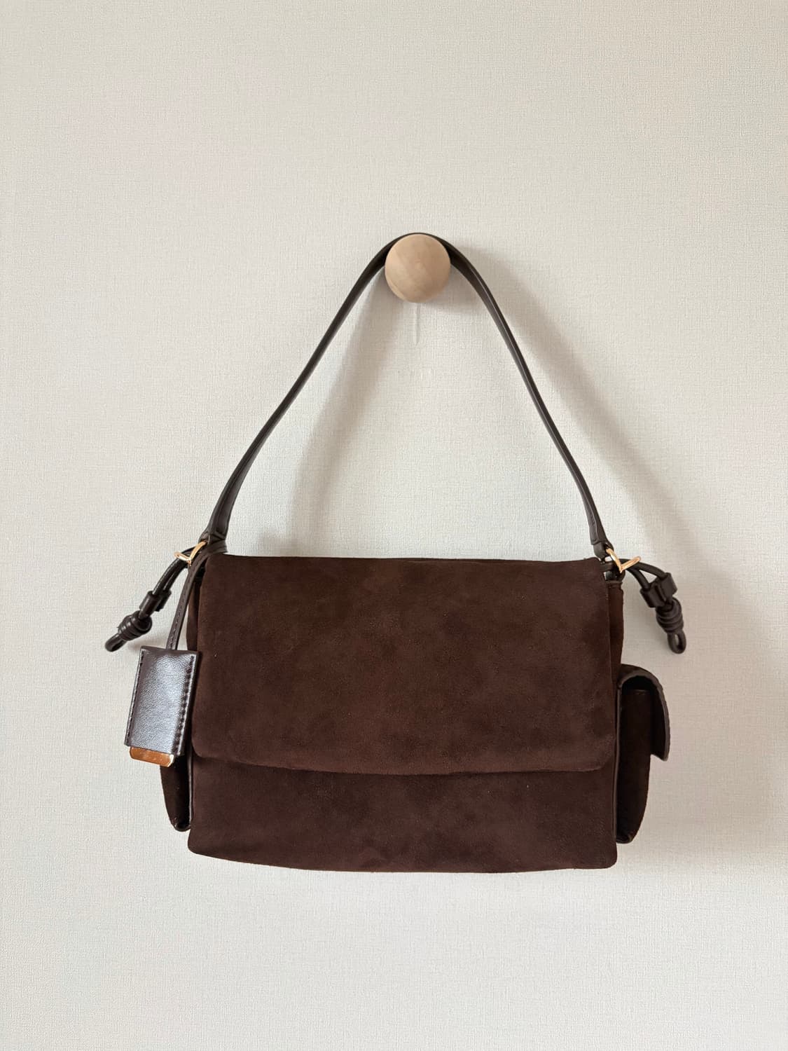 찰스앤키스 한소희 스웨이드 탑 핸들백 브라운 상품이미지9