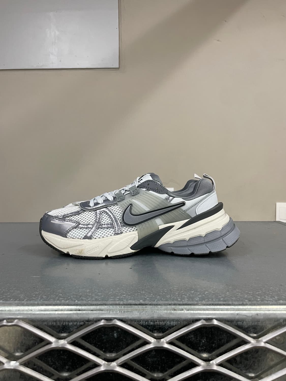 나이키 V2K 런 퓨어 울프 그레이 240 상품이미지1