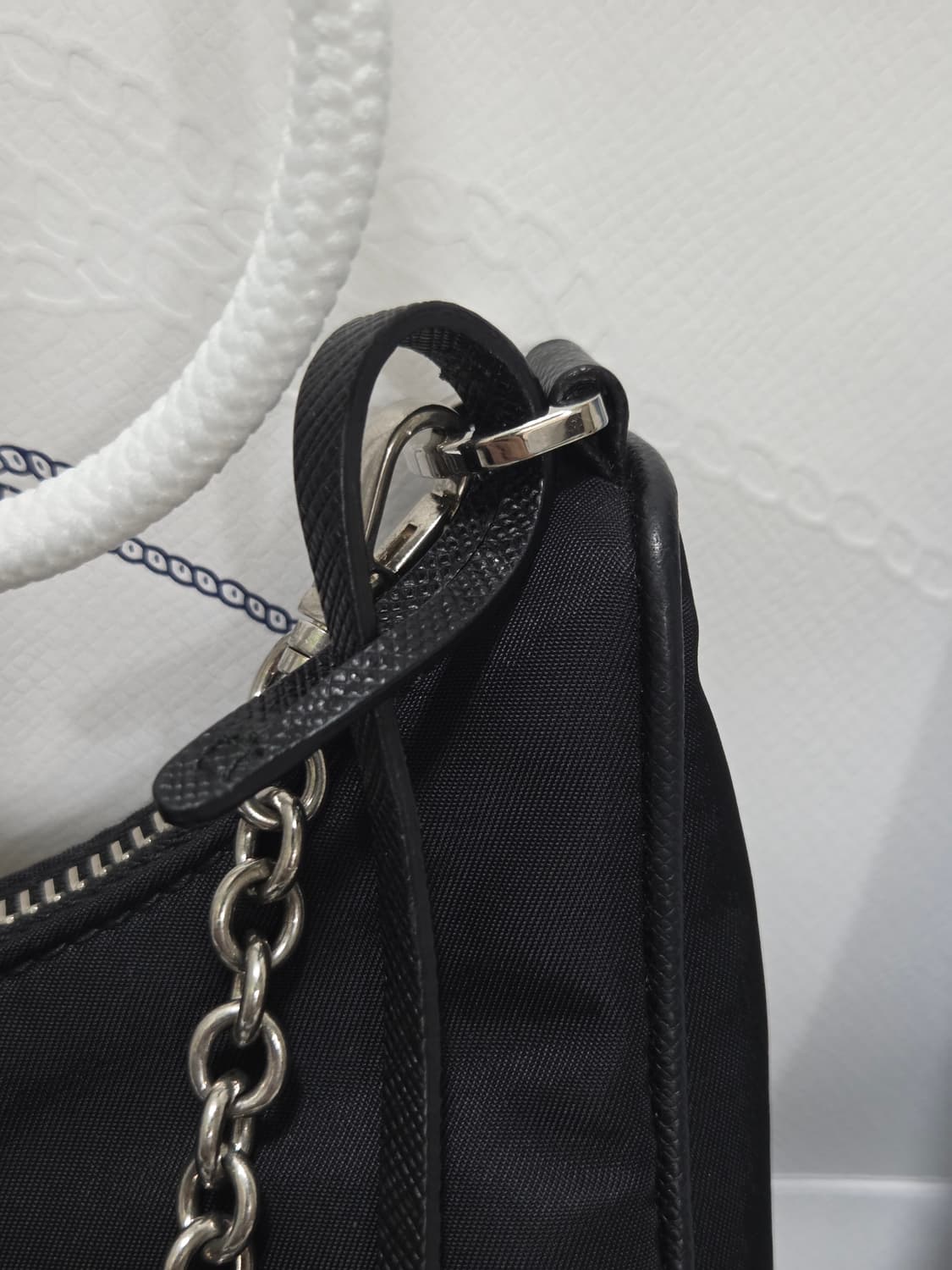 [새상품급] 프라다 리에디션 테수토 은장 체인 호보백 상품이미지3