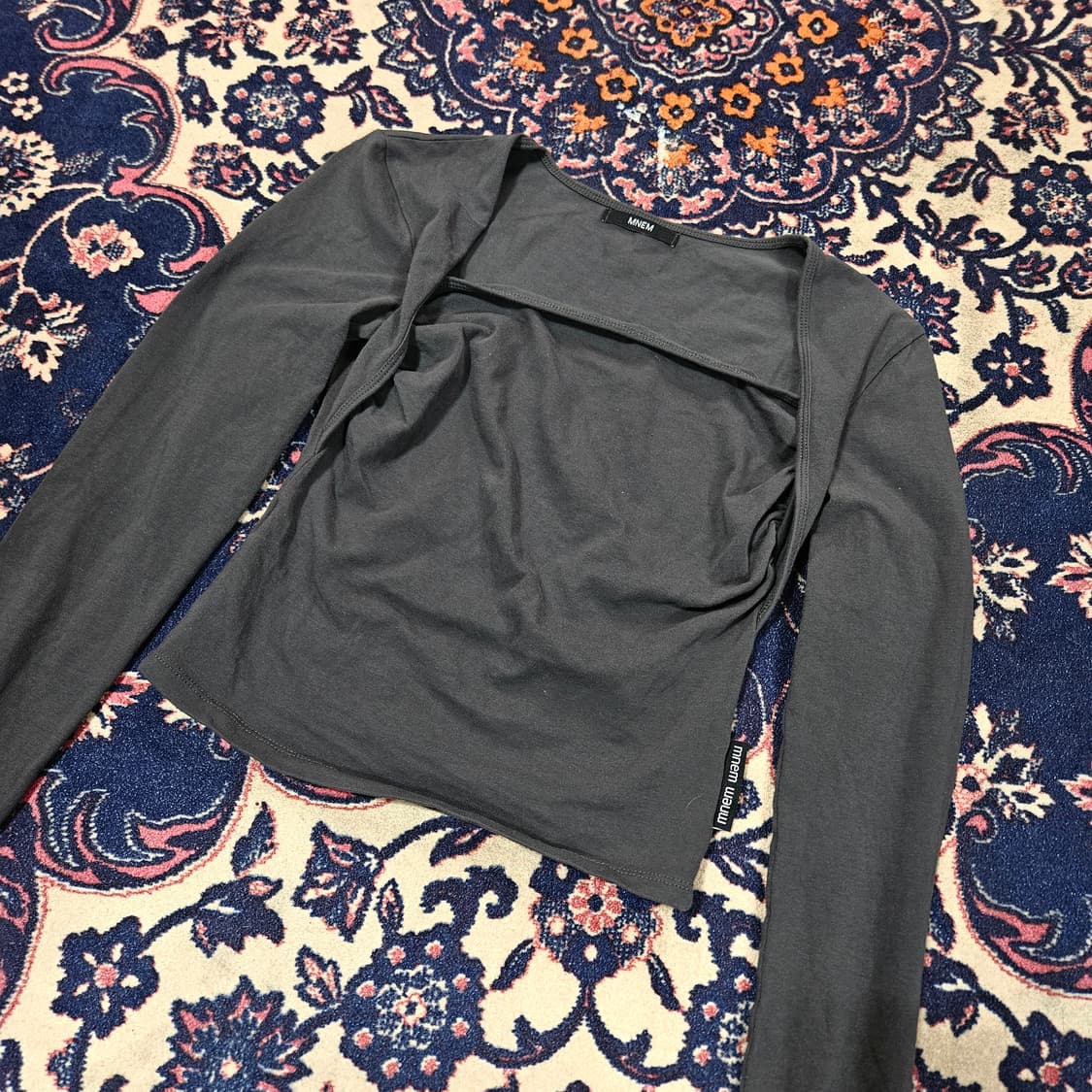 므넴(MNEM) 미니멀 볼레로 셔링 탑 Free 상품이미지3